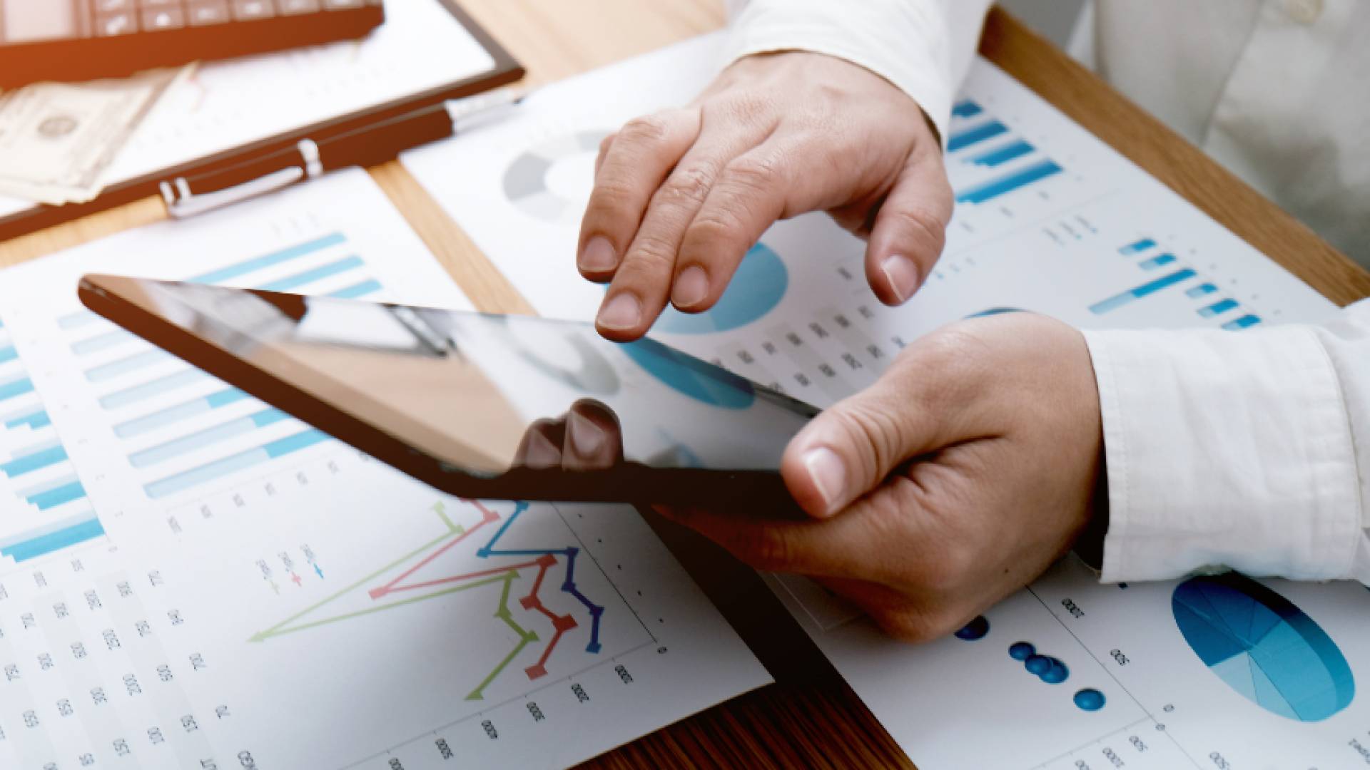 الحكومة تتوقع تصاعد الإيرادات الضريبية مجددا العام المقبل