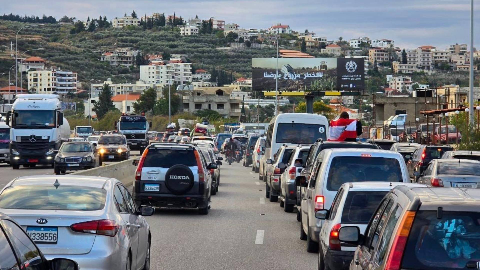 تدفق النازحين الى جنوب لبنان مع  سريان اتفاق وقف إطلاق النار