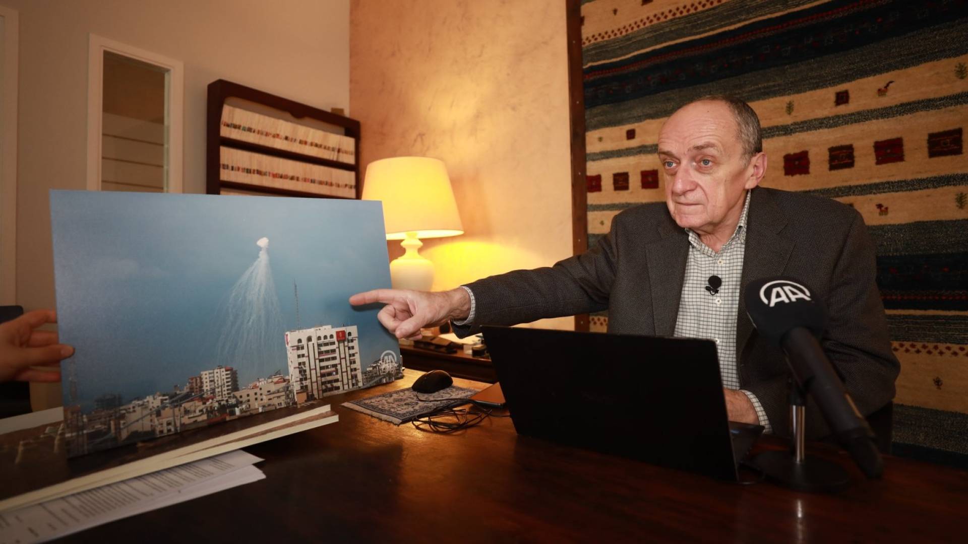 المحامي الفرنسي المخضرم جيل ديڤيرس