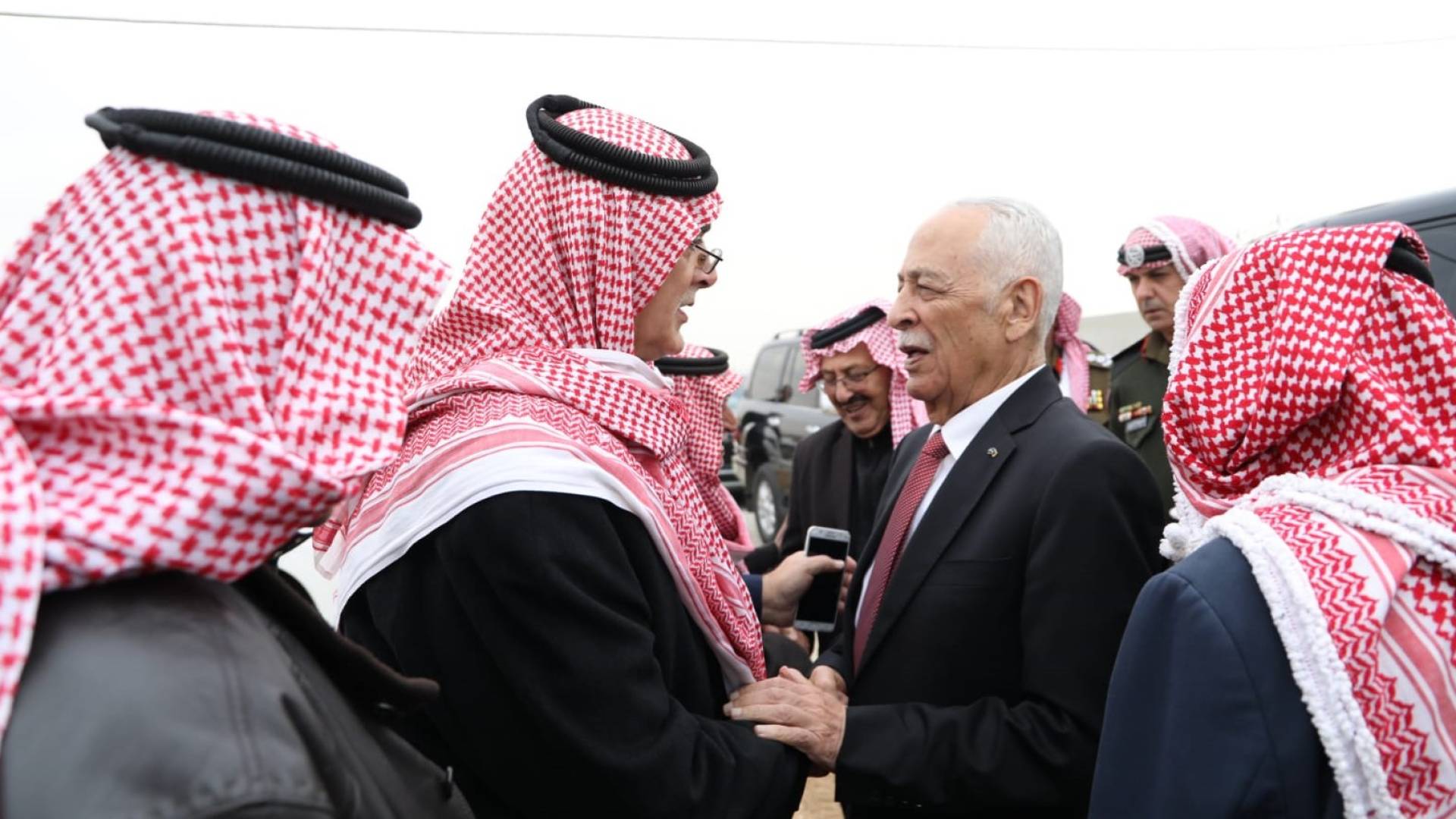 مندوبا عن الملك وولي العهد.. العيسوي يعزي الخريشا