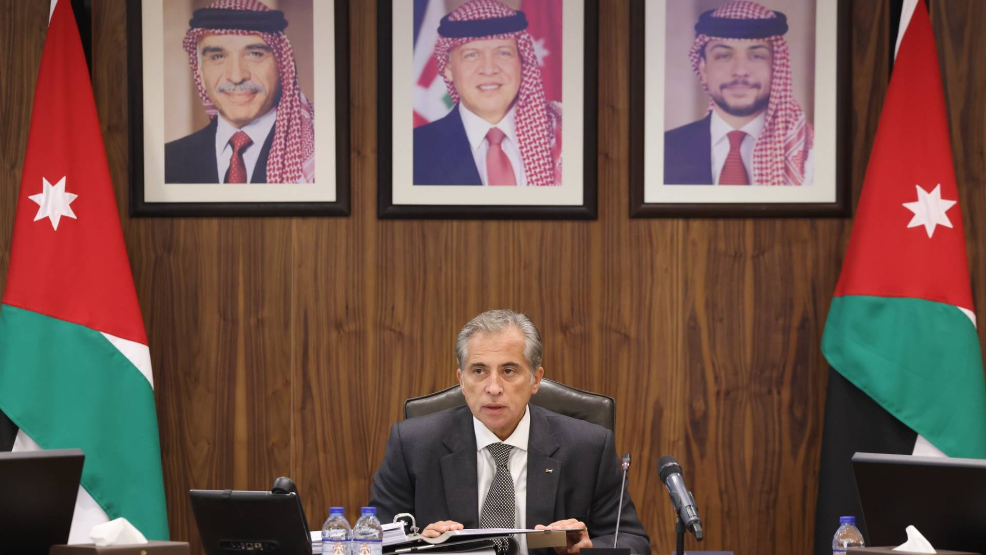 الحكومة توجه بدراسة تعديلات نظام إدارة الموارد البشرية لمعالجة ملاحظات الإجازة بدون راتب