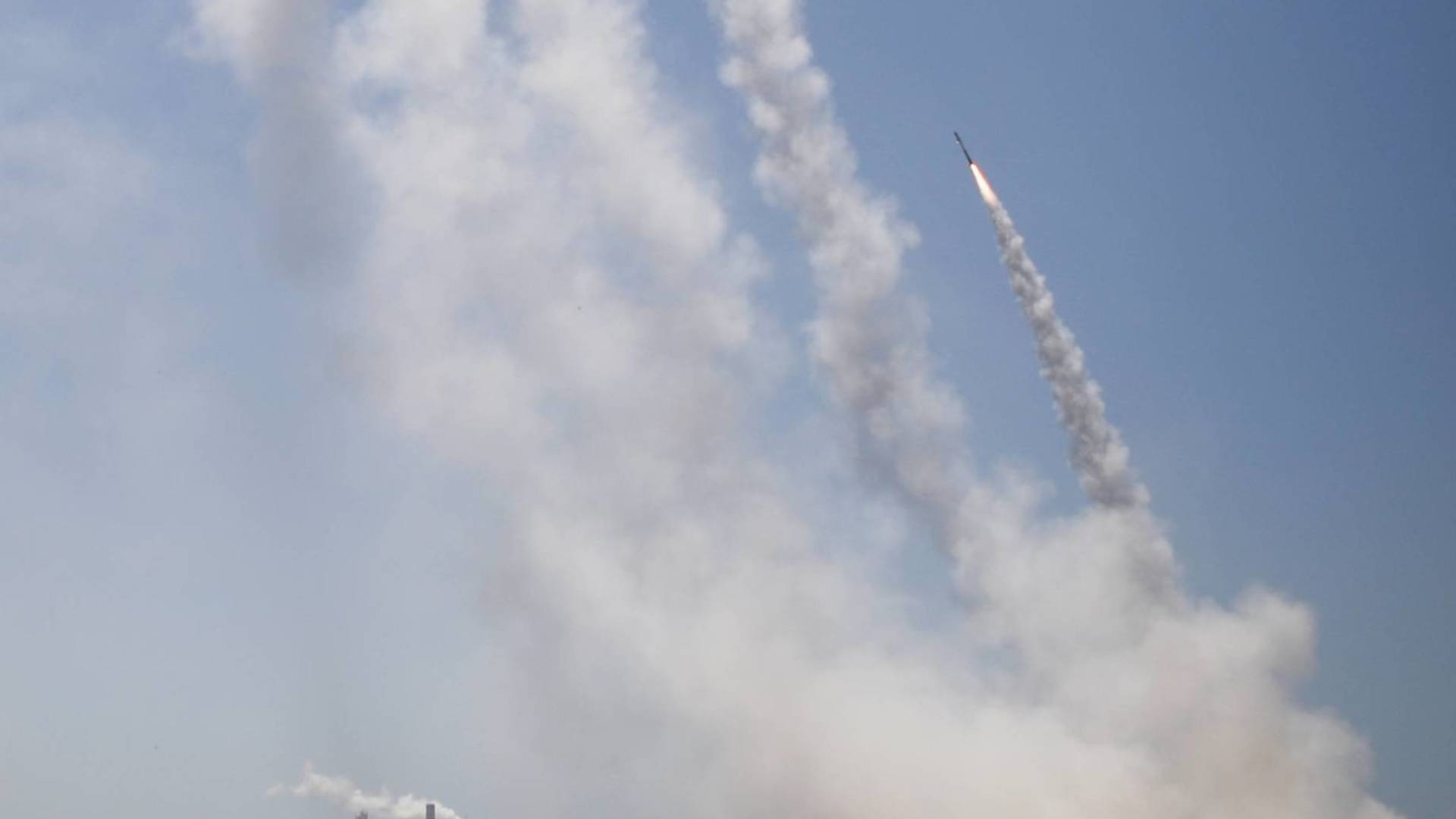 إطلاق صاروخ