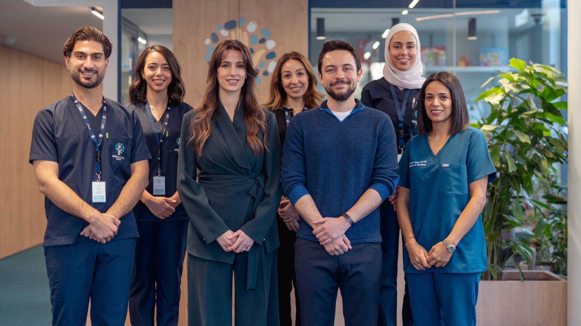 ولي العهد والأميرة رجوة يزوران مركزا لعلاج اضطرابات النطق واللغة