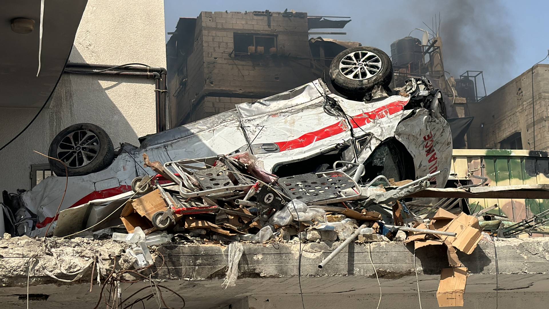 استهداف سيارة إسعاف في قطاع غزة "أ ف ب"