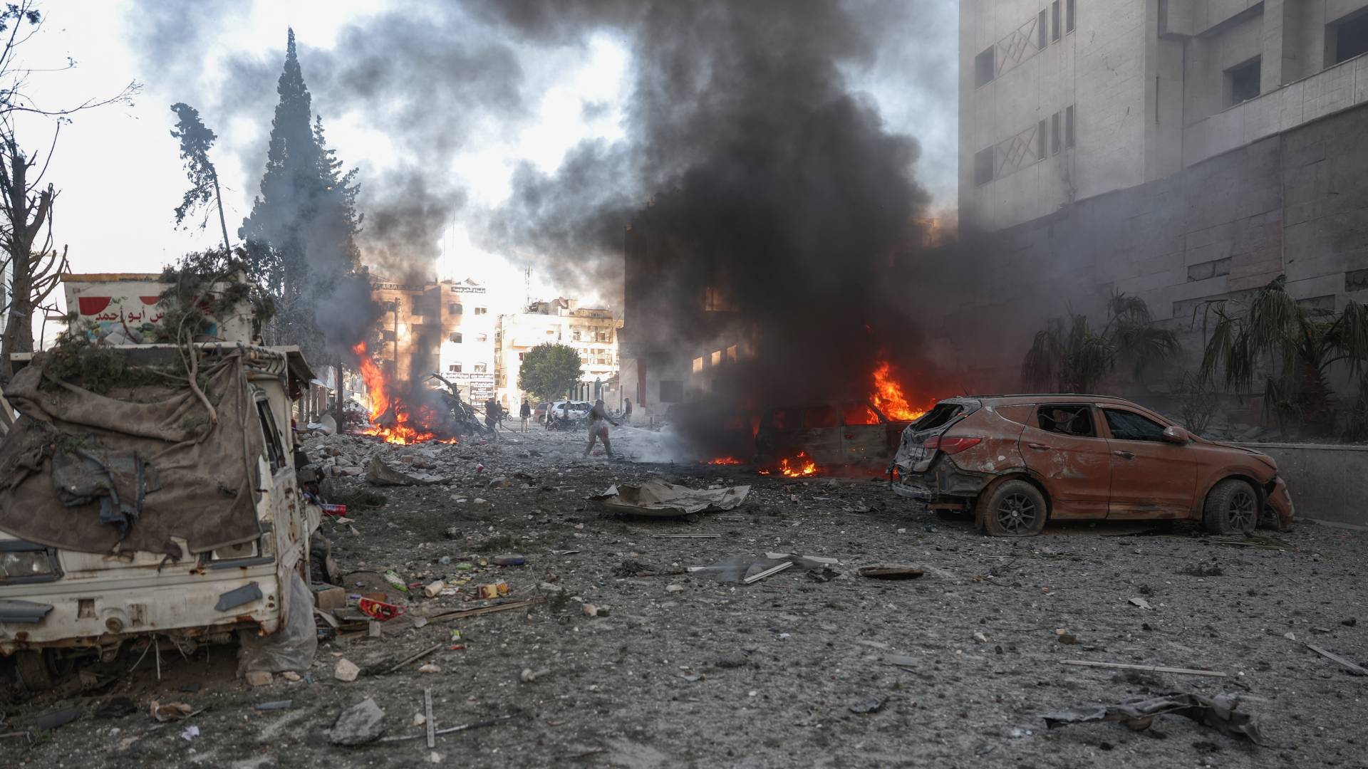 اشتعال النيران في إدلب