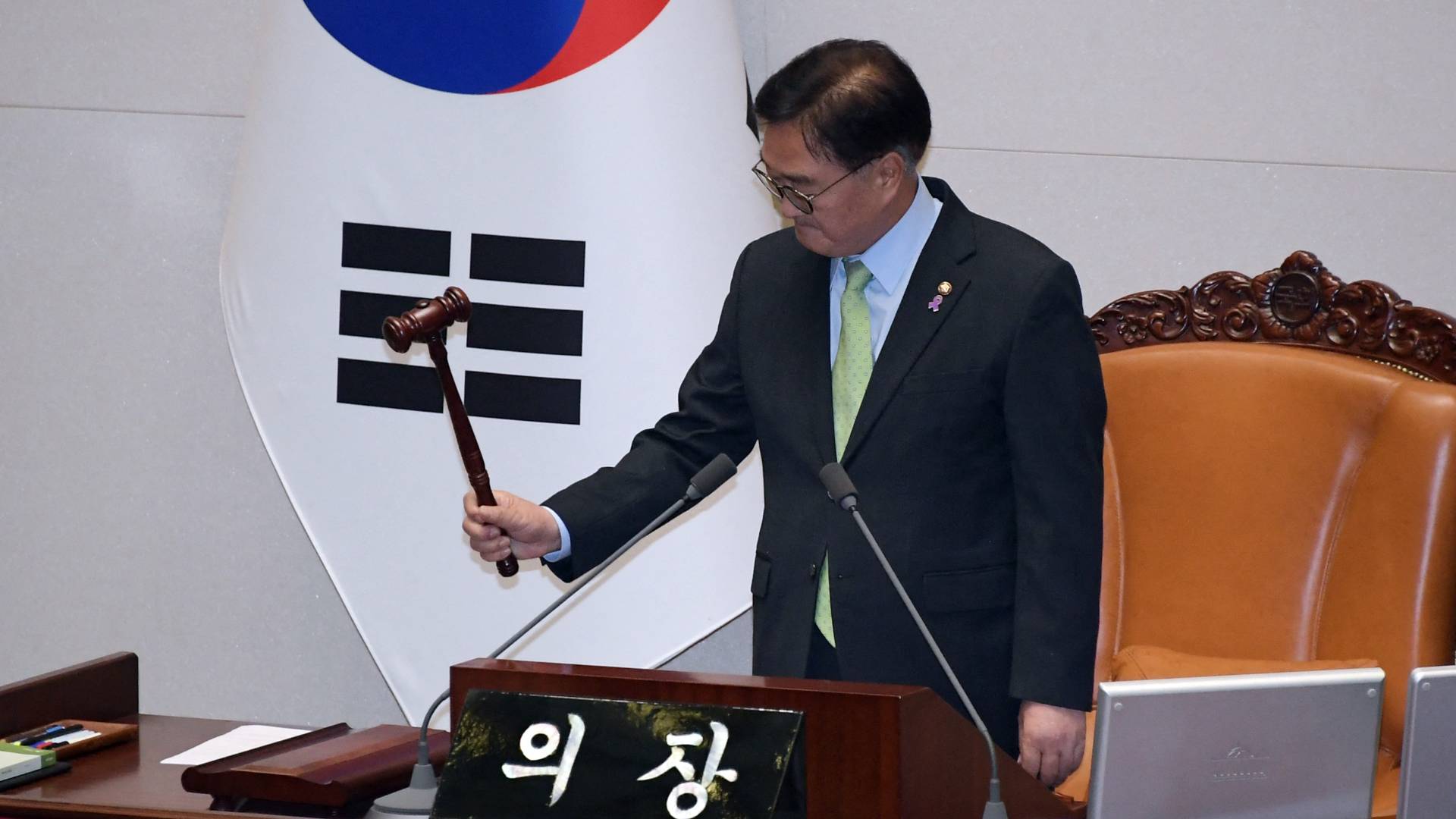 لحظة إعلان فرض الأحكام العرفية في كوريا الجنوبية