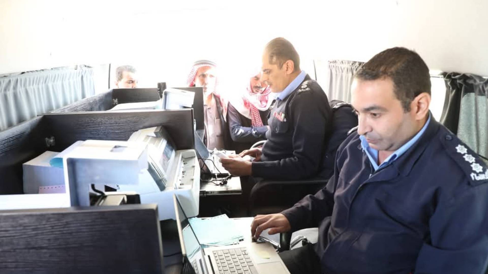 الأمن العام: إقبال كبير على محطة الترخيص المتنقل في البادية