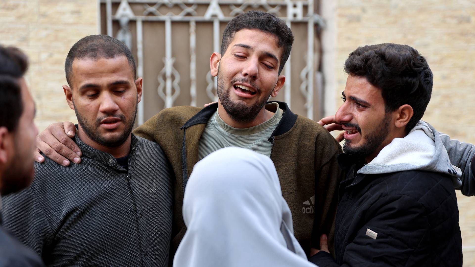 حزن على الشهداء في غزة
