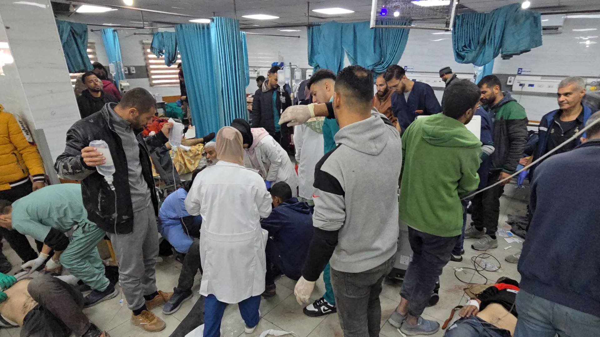 إصابات داخل مستشفى كمال عدوان بغزة