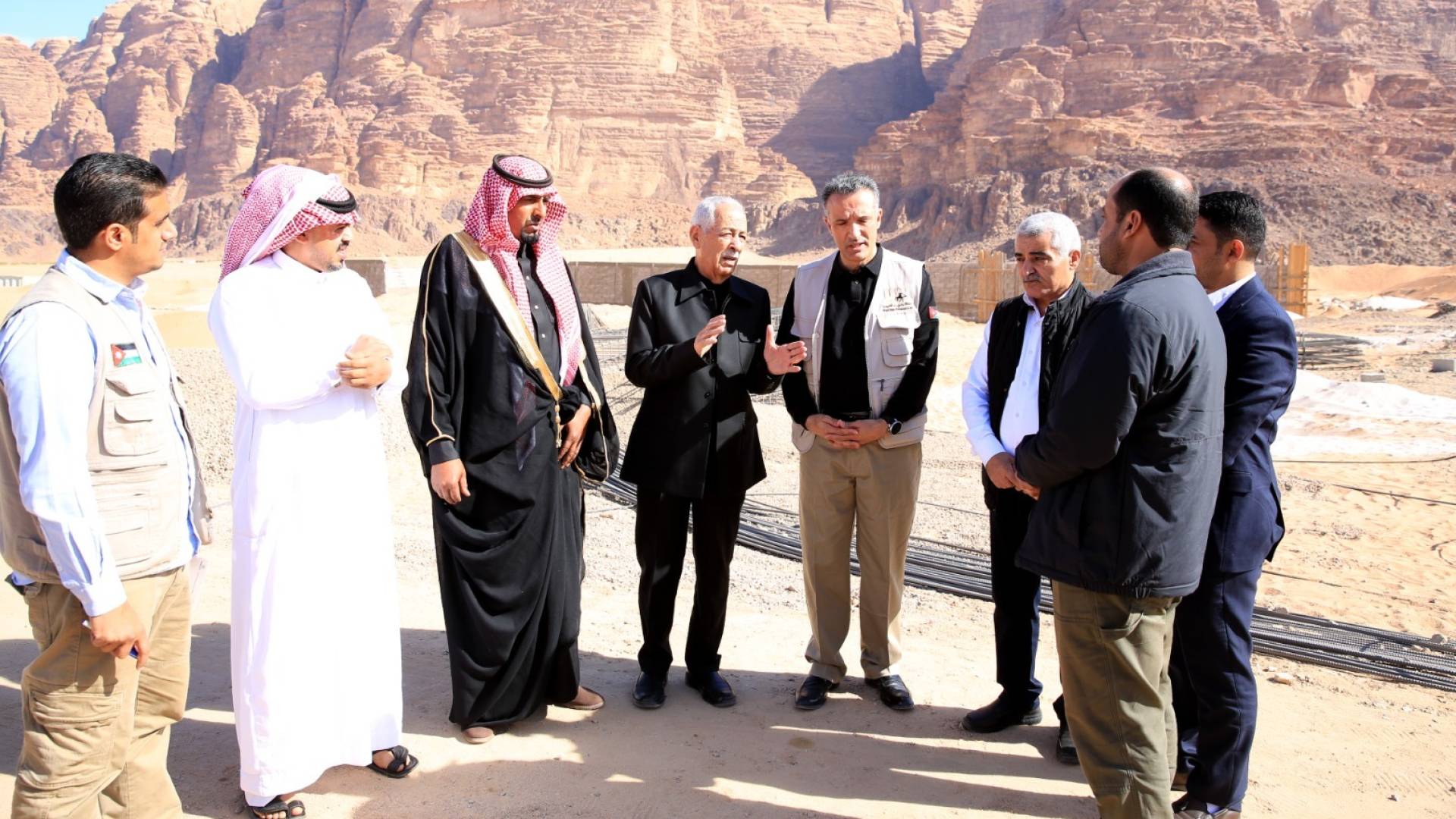 العيسوي يفتتح مبنى جمعية سيدات قرى حوض الديسة ويتابع سير تنفيذ الخطة الشاملة لوادي رم