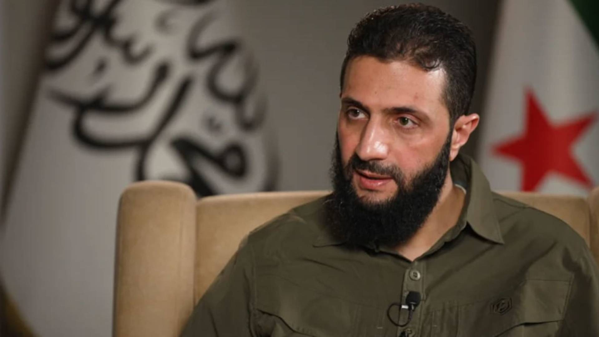 قائد عمليات المعارضة العسكرية وزعيم هيئة تحرير الشام، أحمد الشرع المعروف بأبو محمد الجولاني