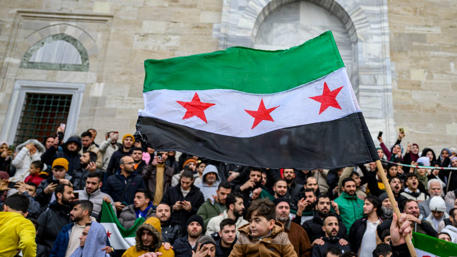 احتفال السوريين بسقوط نظام الأسد