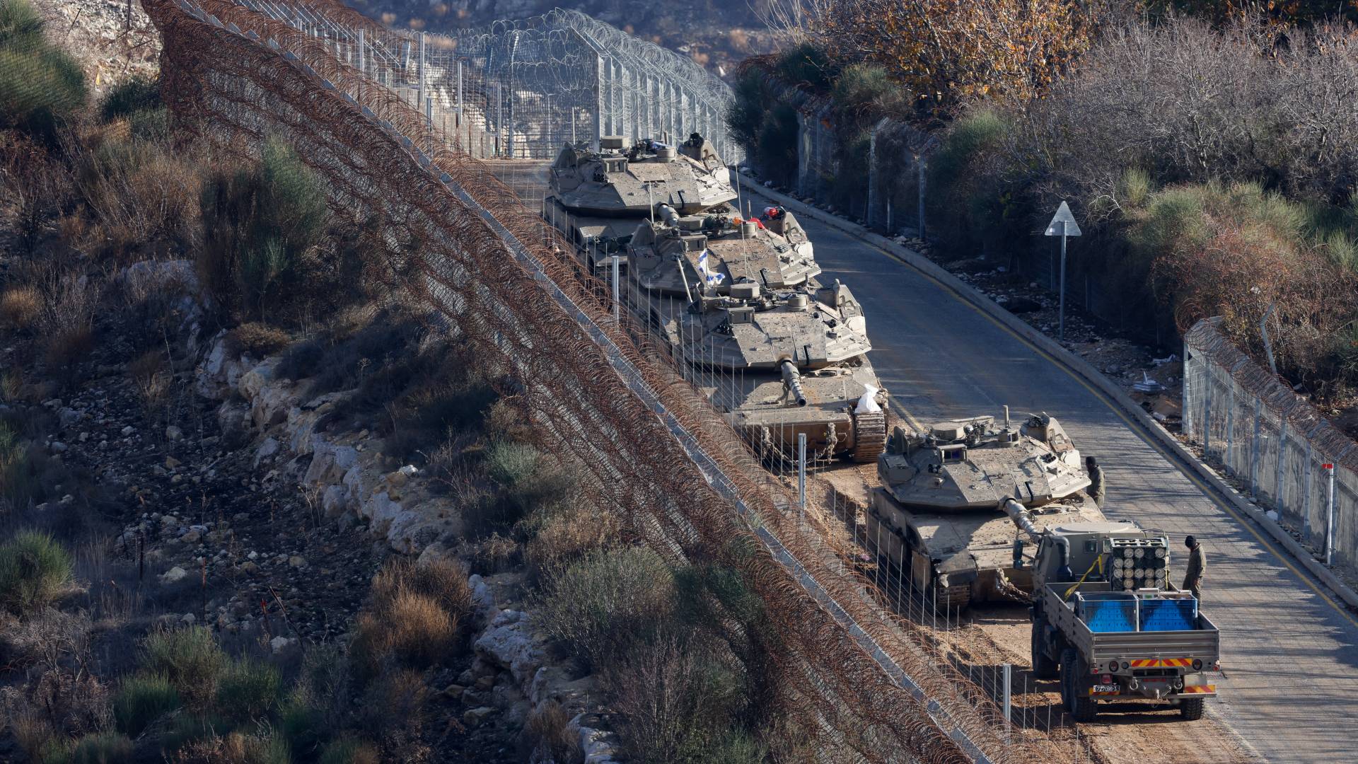 دبابات للاحتلال