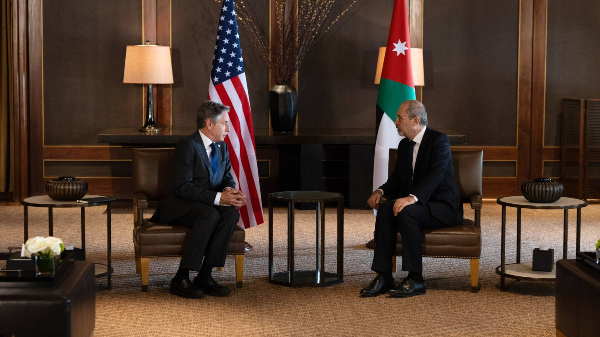 الصفدي وبلينكن يؤكدان ضرورة تحقيق انتقال سلمي للسلطة في سوريا