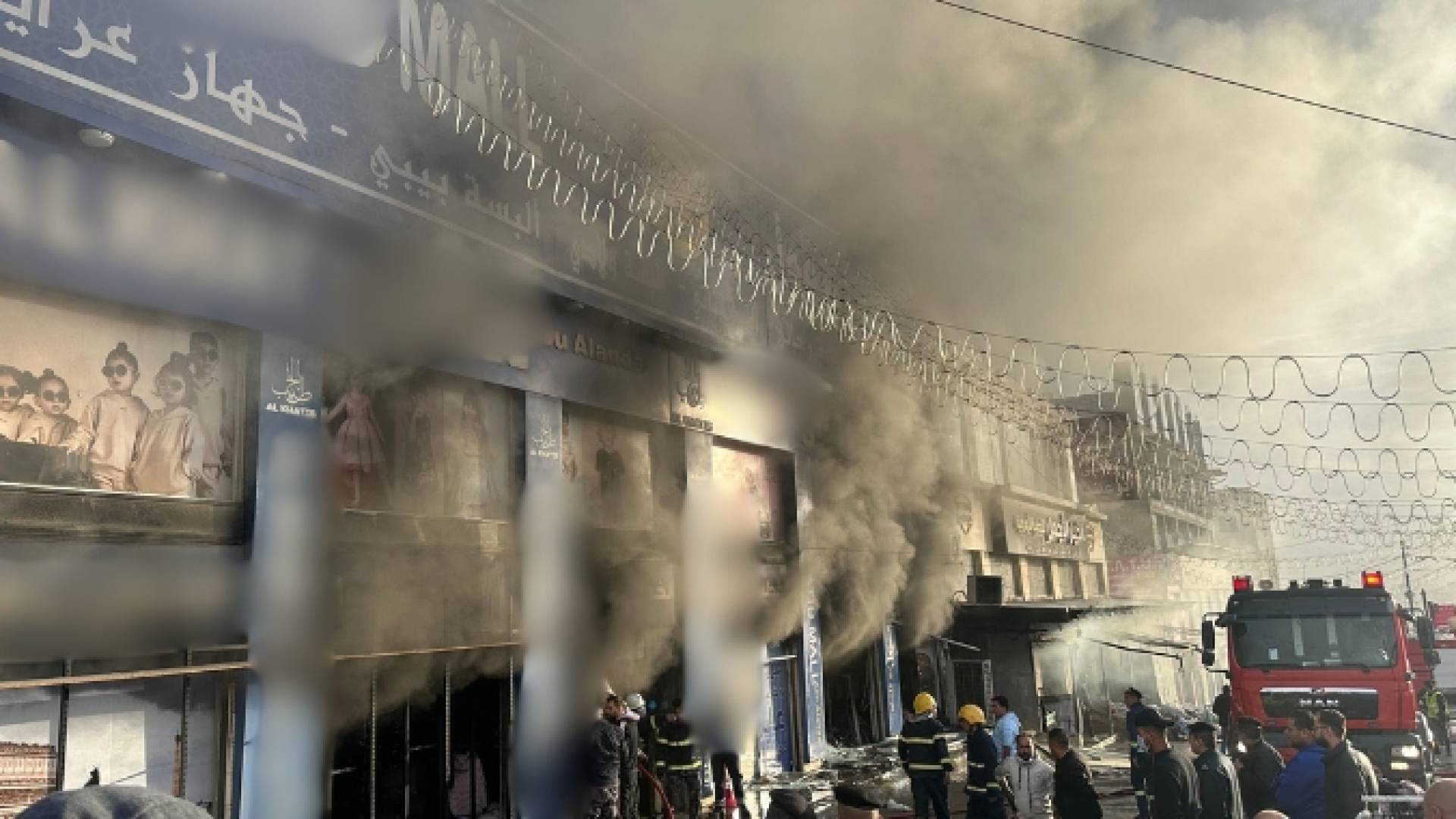 خلال تعامل كوادر الدفاع المدني مع الحريق