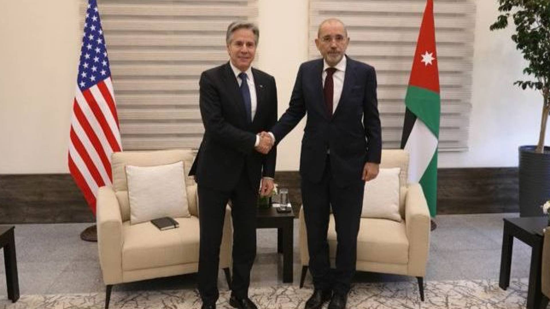 وزير الخارجية أيمن الصفدي ونظيره الأمريكي