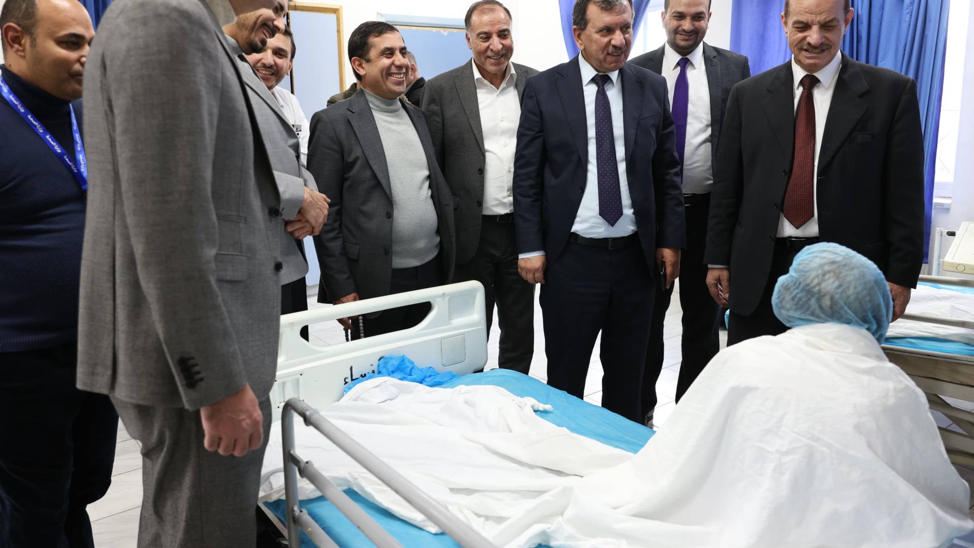 الصحة النيابية تزور مصابي دار المسنين