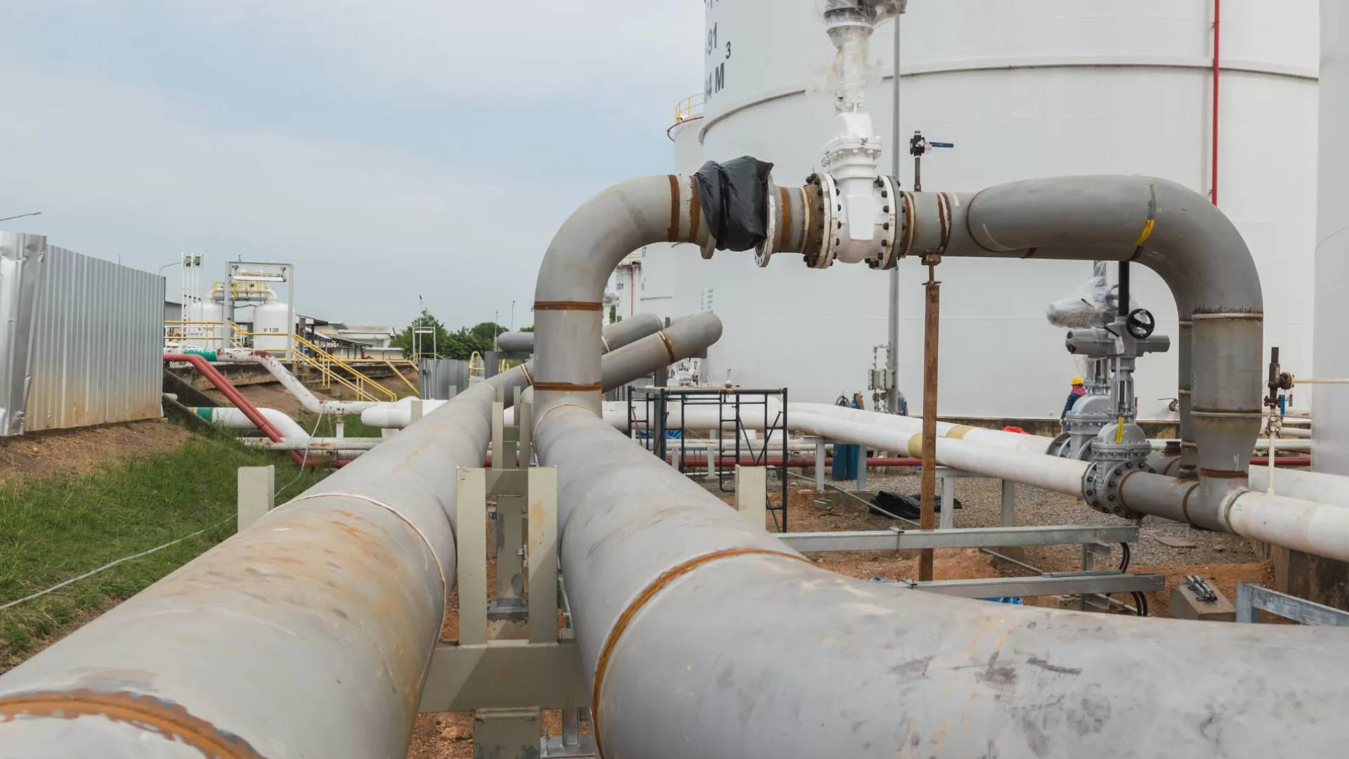 خطوط إمداد نفط