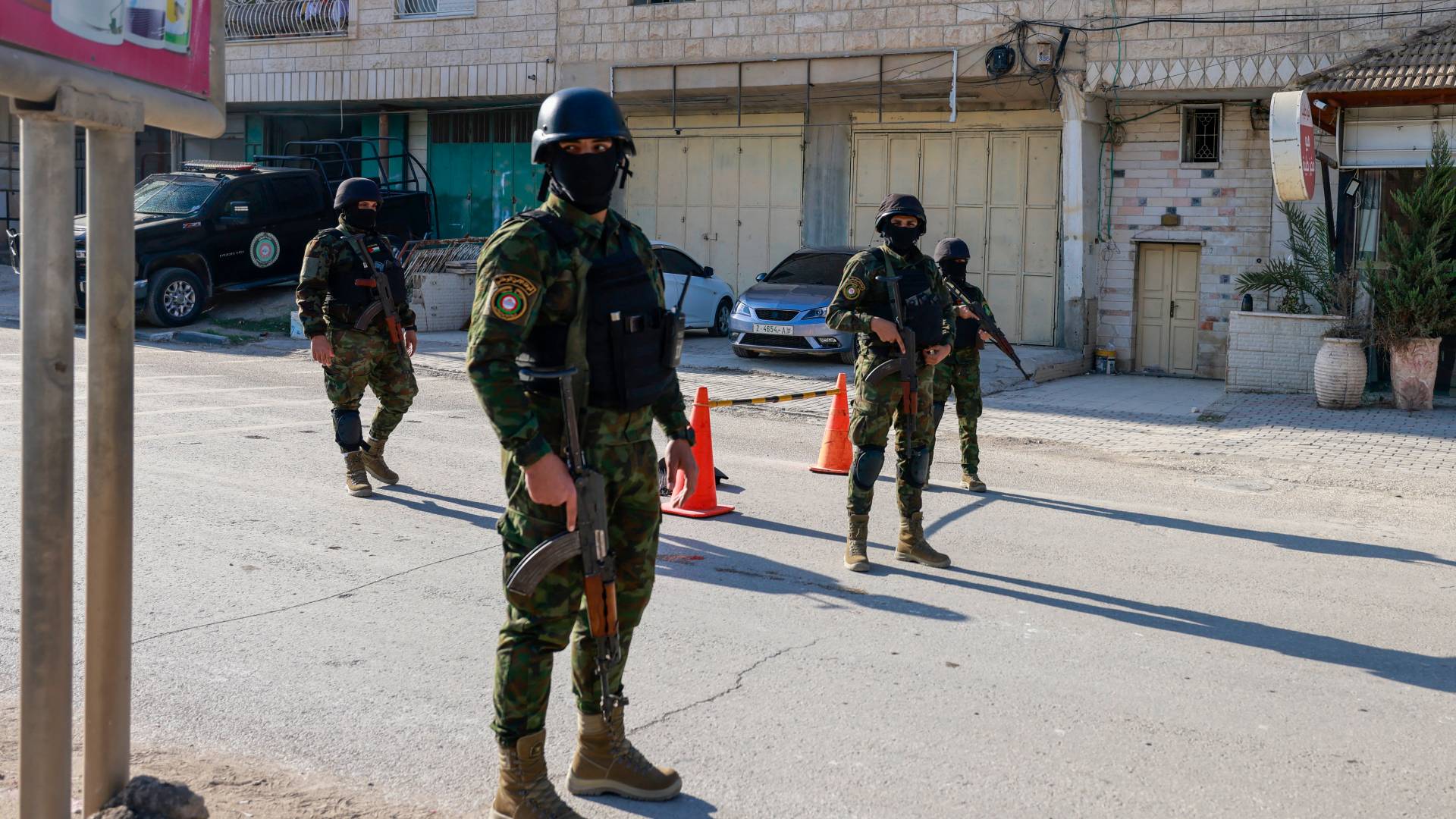 عناصر من جهاز السلطة الفلسطينية في مدينة جنين