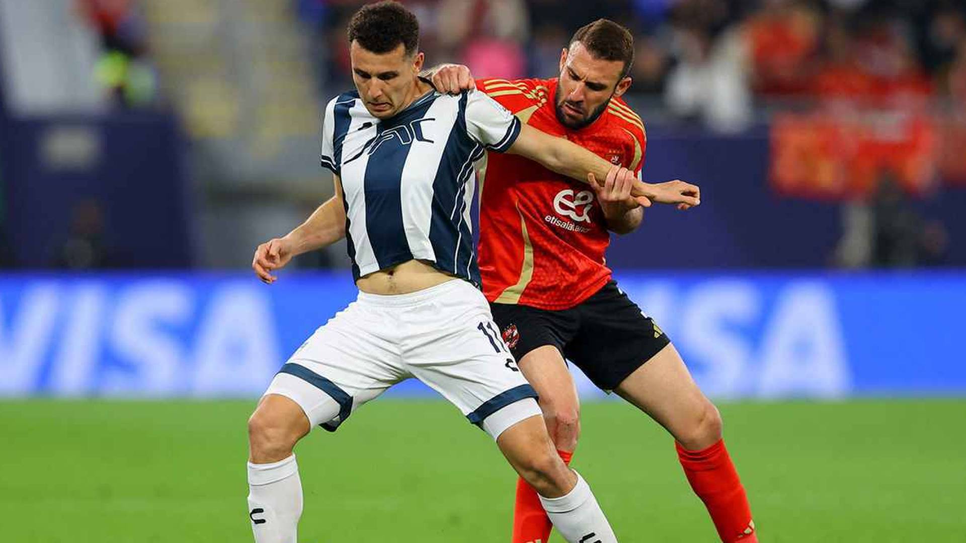 باتشوكا المكسيكي والأهلي المصري