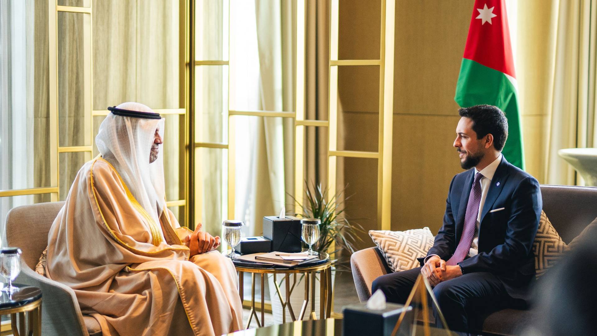 ولي العهد يلتقي وزير الخارجية الكويتي