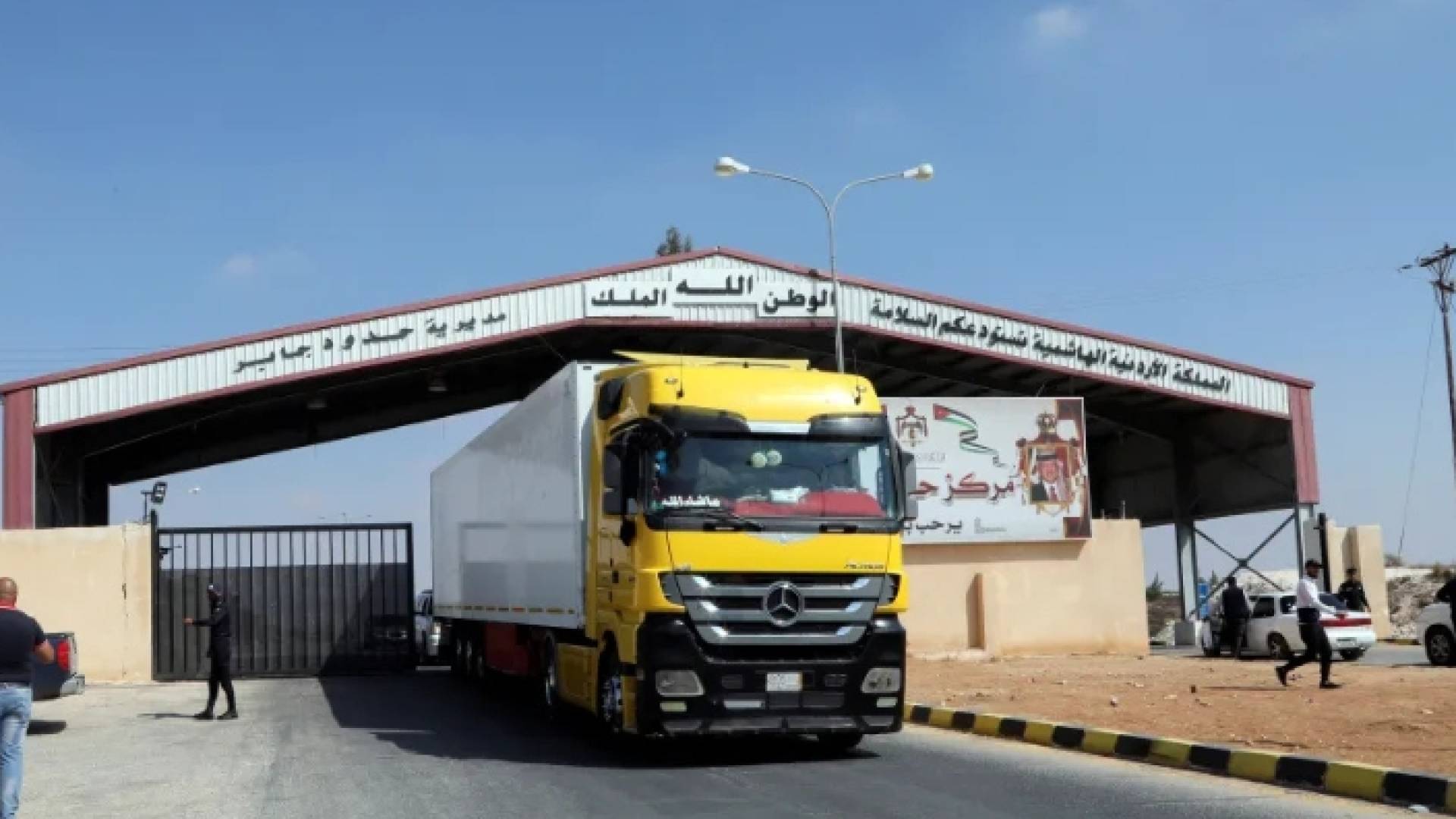 شاحنة تبادل تجاري بين الاردن وسوريا