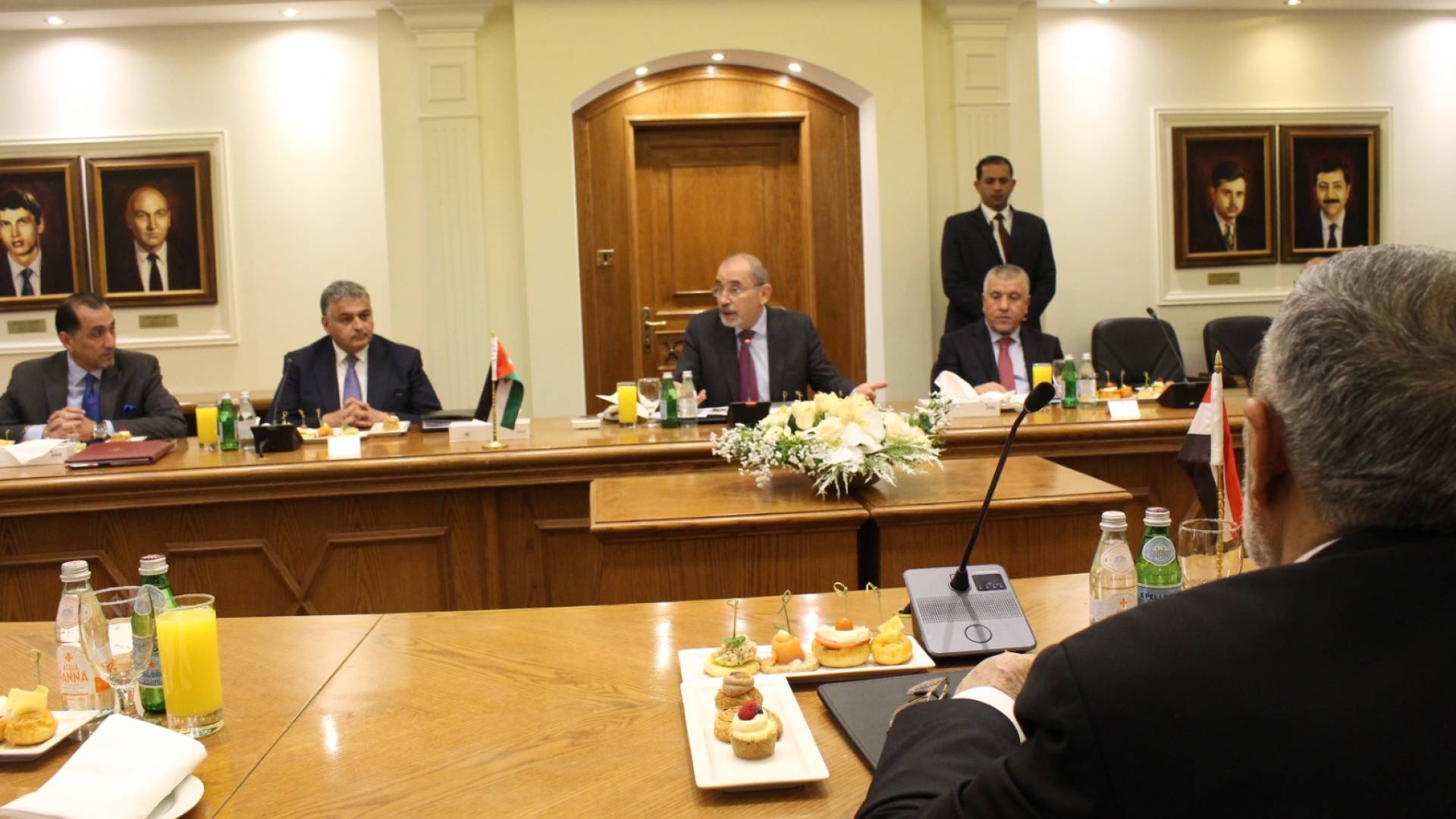 لقاء يجمع الصفدي بالمشهداني