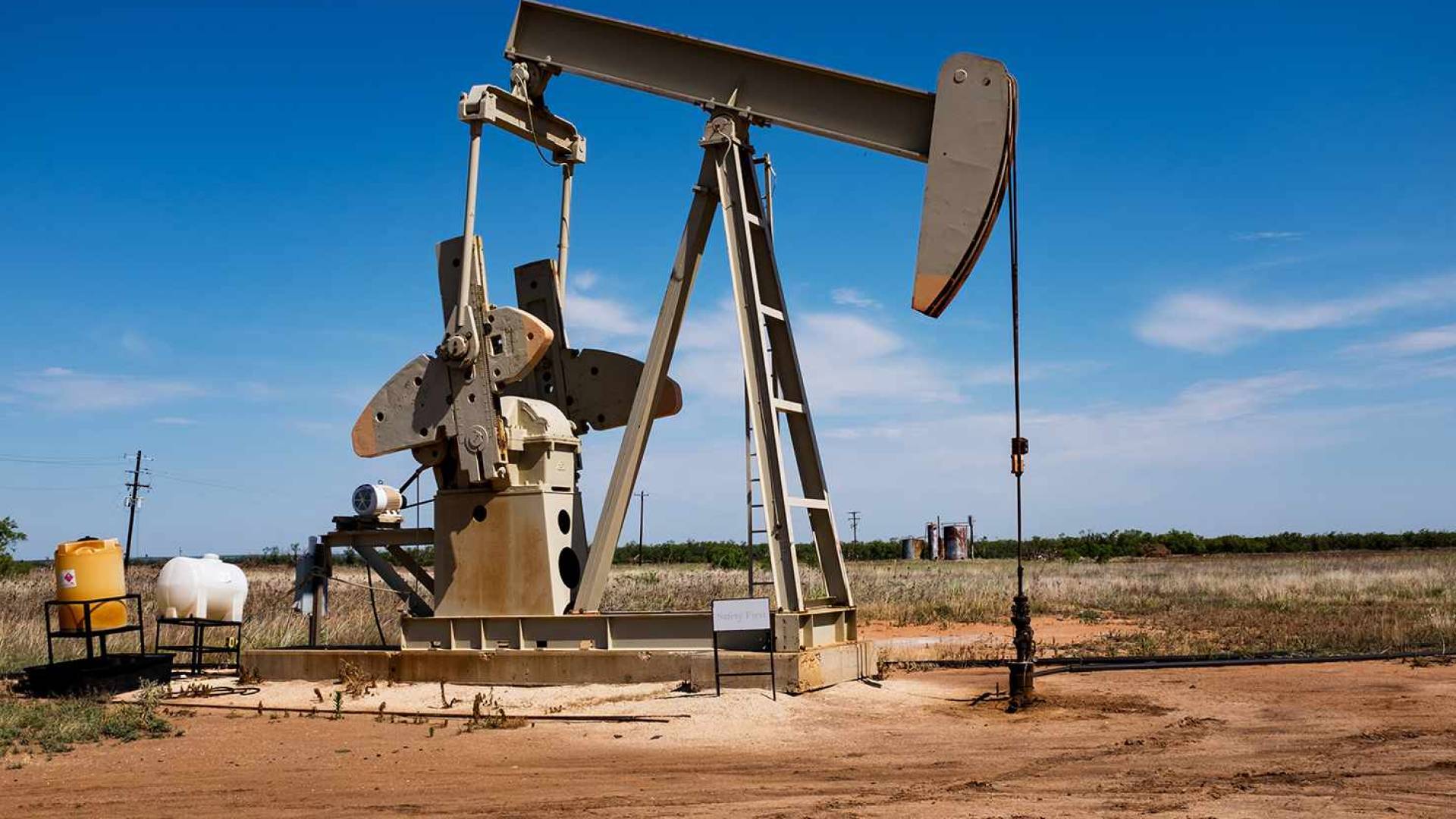 استخراج النفط - أرشيفية