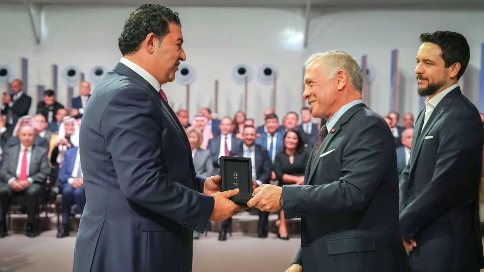 تكريم مجموعة شركات أبو عودة إخوان بميدالية اليوبيل الفضي