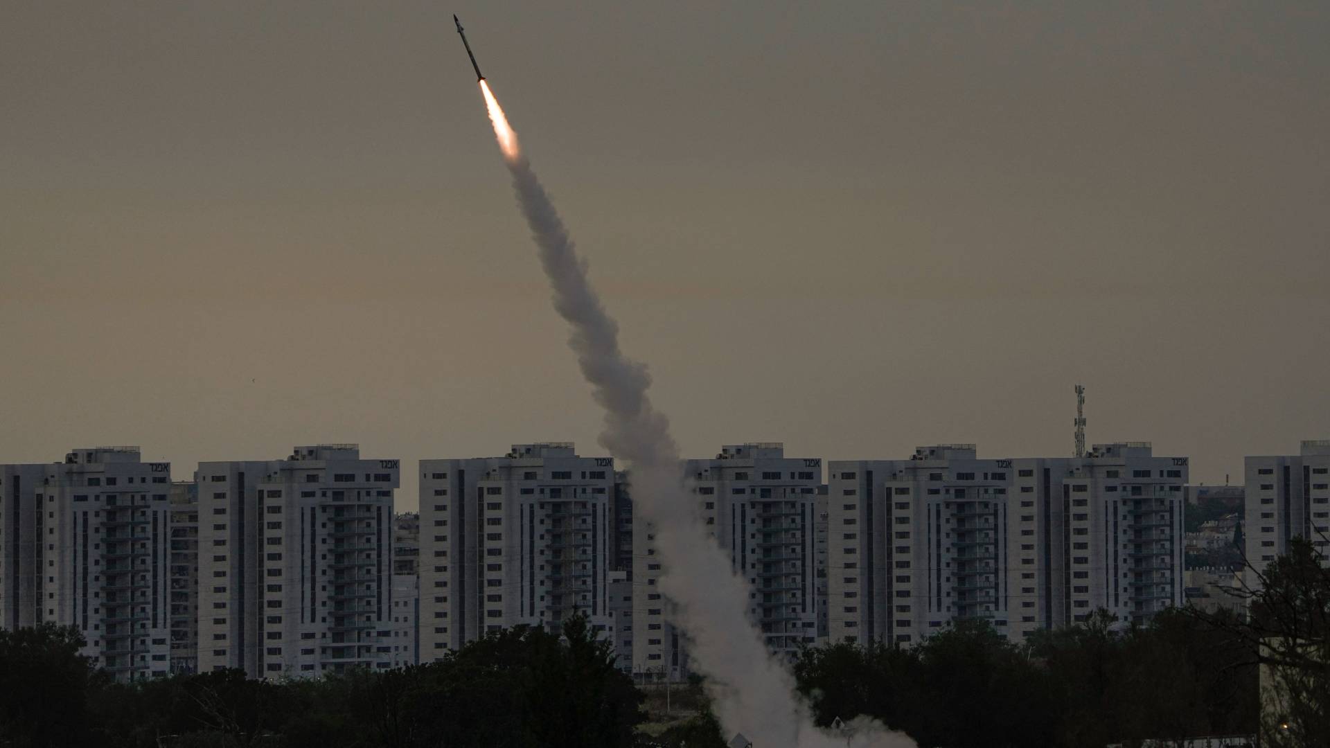 صواريخ من اليمن