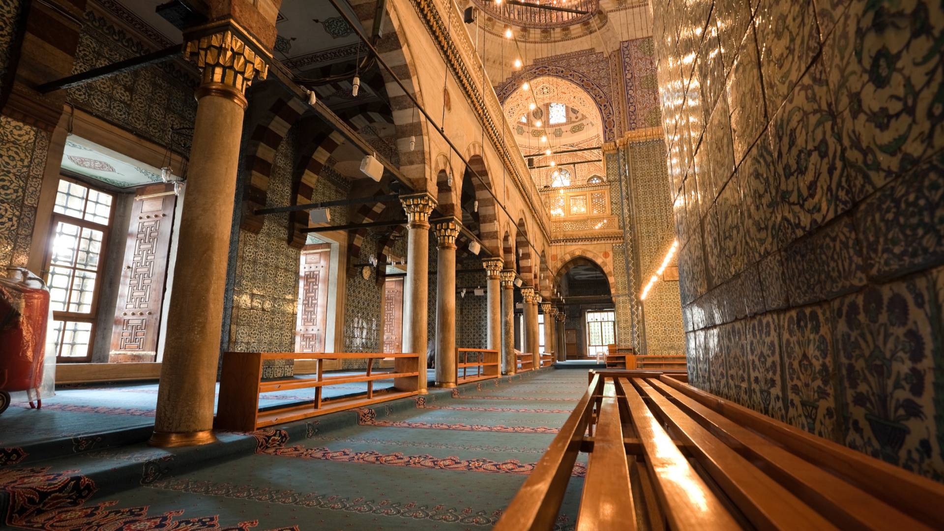 صورة تظهر أحد المساجد