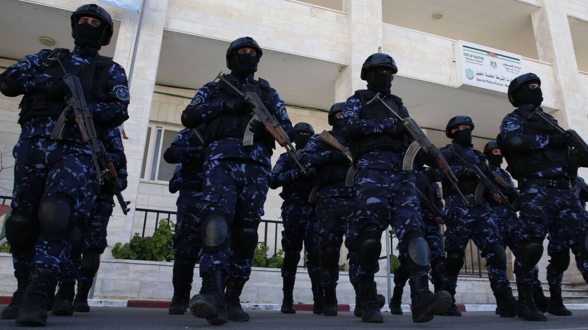 الأمن الفلسطيني: استشهاد عنصر وإصابة اثنين إثر إطلاق نار غادر