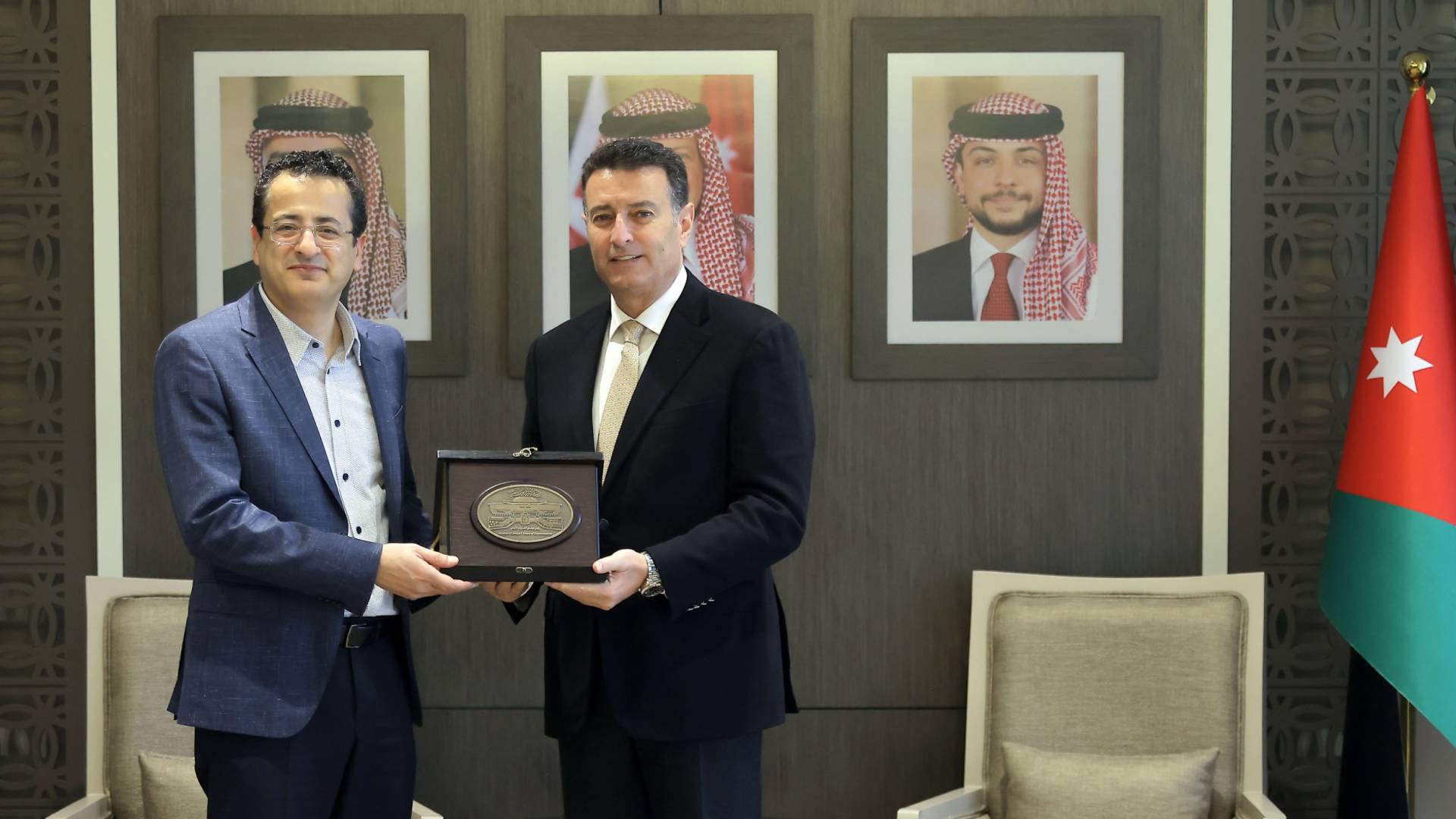 رئيس مجلس النواب يكرمالبروفيسور الحمادشة