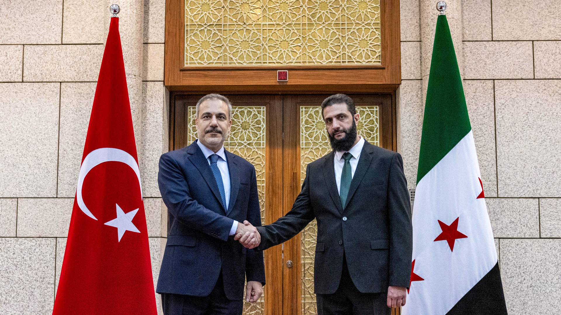 استقبال وزير الخارجية التركي هاكان فيدان  من قبل زعيم هيئة تحرير الشام أحمد الشرع