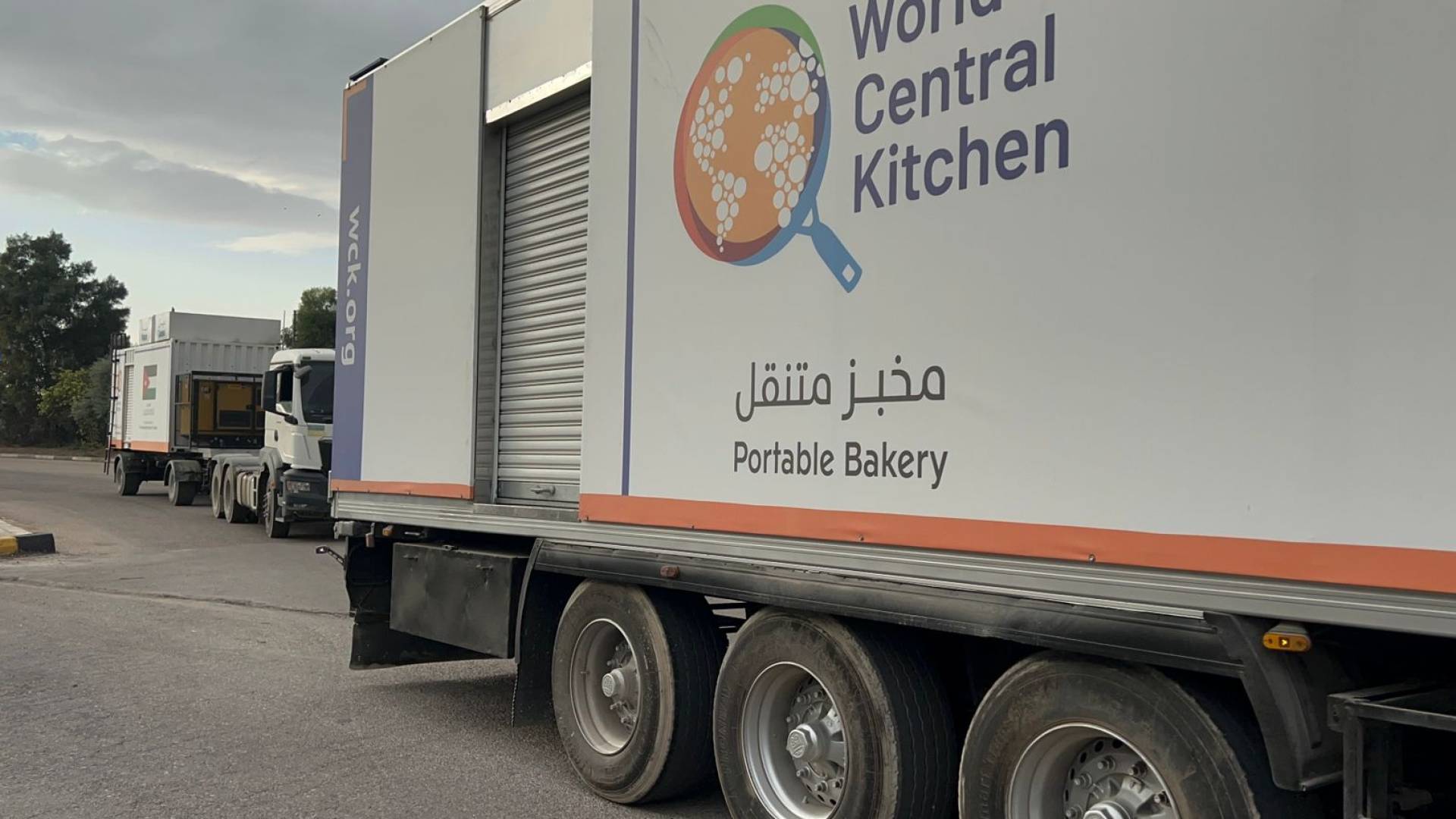 الأردن يرسل مخبزا متنقلا بطاقة إنتاجية مرتفعة إلى غزة - صور