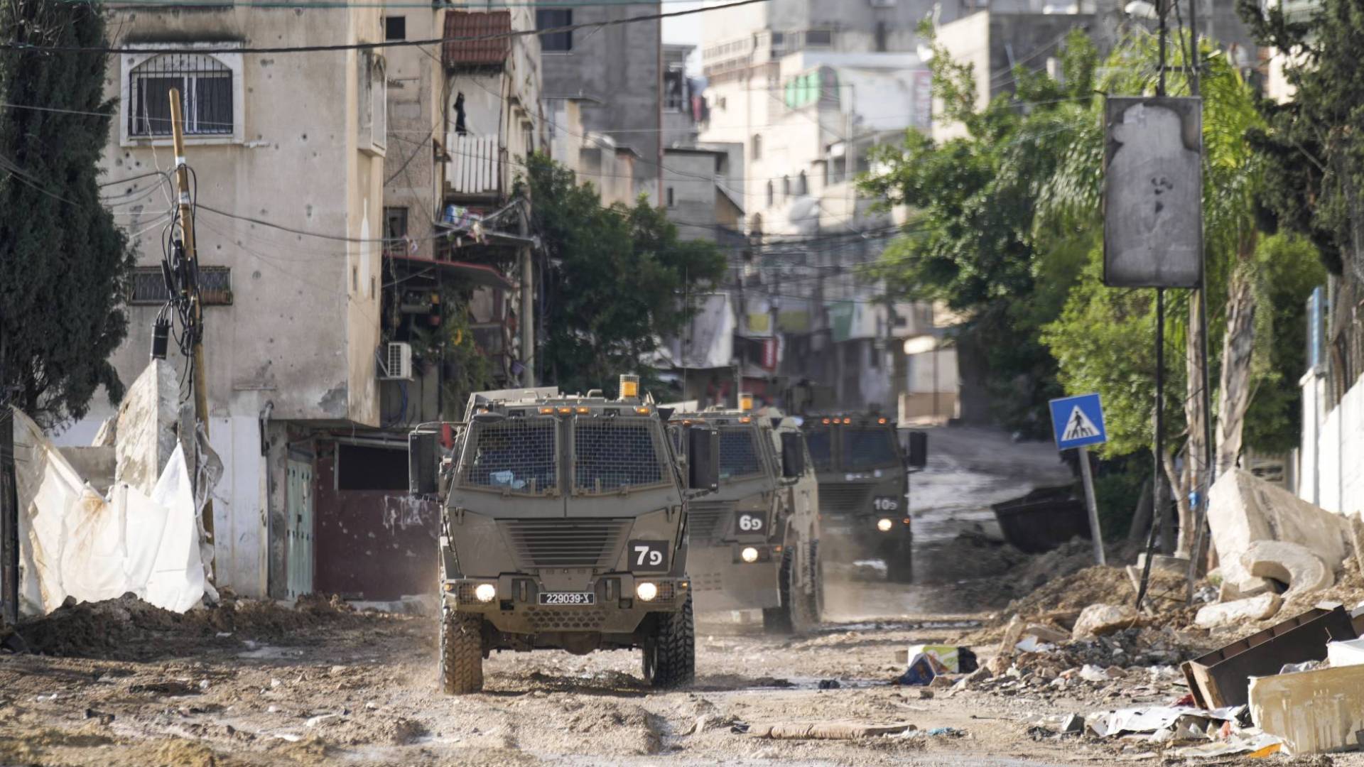 مراسل رؤيا: شهيدتان وإصابتان بقصف للاحتلال في مخيم طولكرم