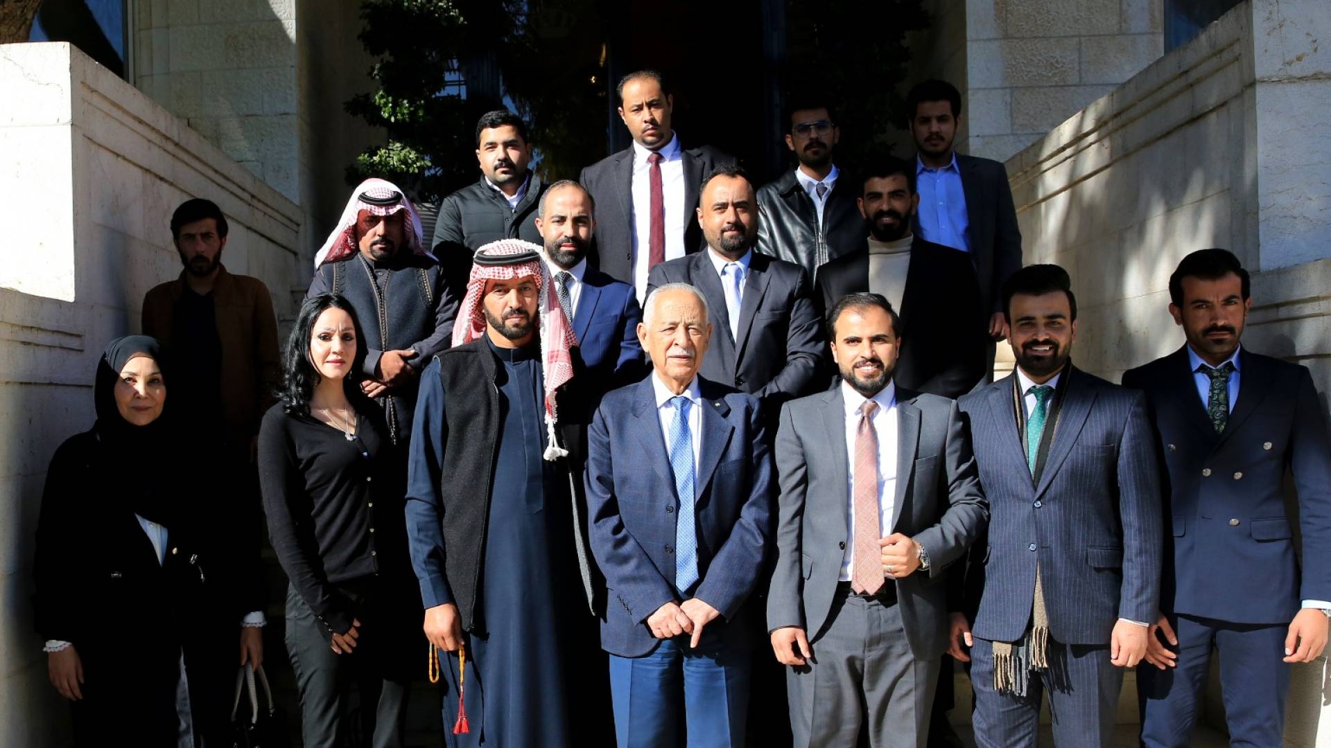 رئيس الديوان الملكي يوسف العيسوي لدى لقاء الوفد