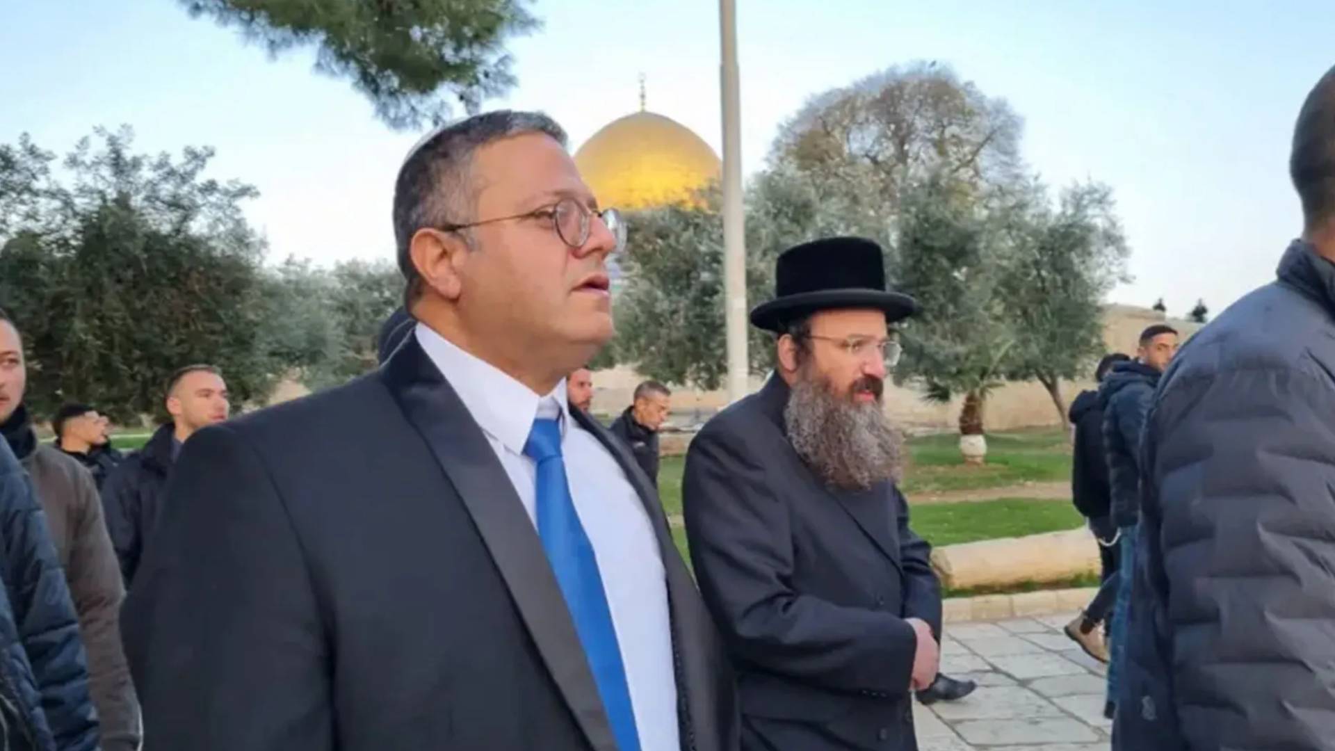 بن غفير يقتحم باحات المسجد الأقصى