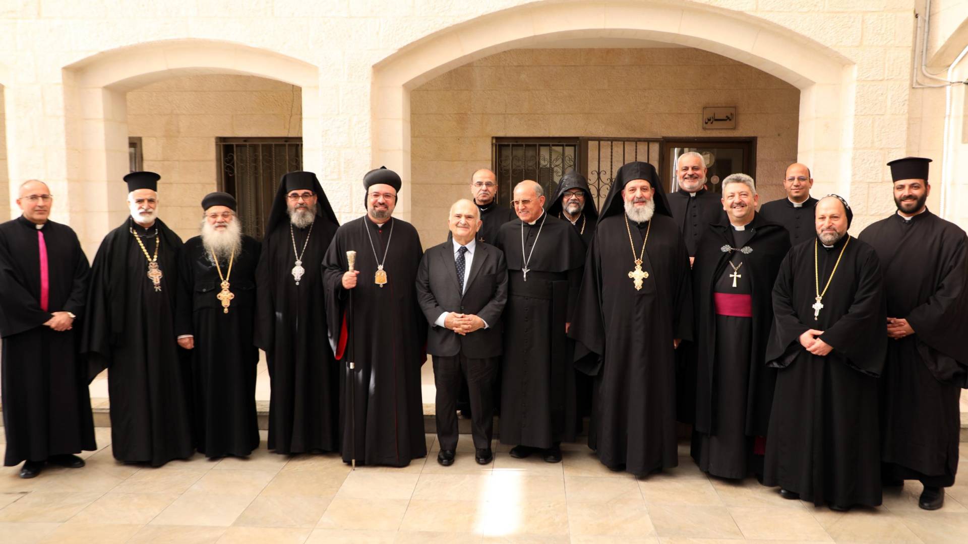 الأمير الحسن لدى لقاء رؤساء وممثلي الكنائس الشرقية والغربية في عمان