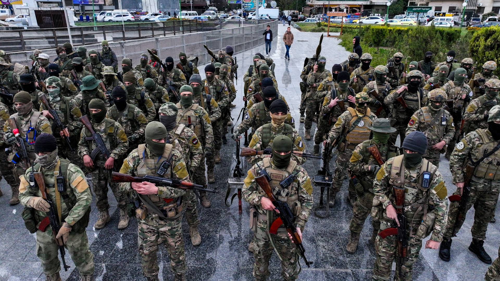 عرض عسكري في ساحة العباسيين شرقي دمشق