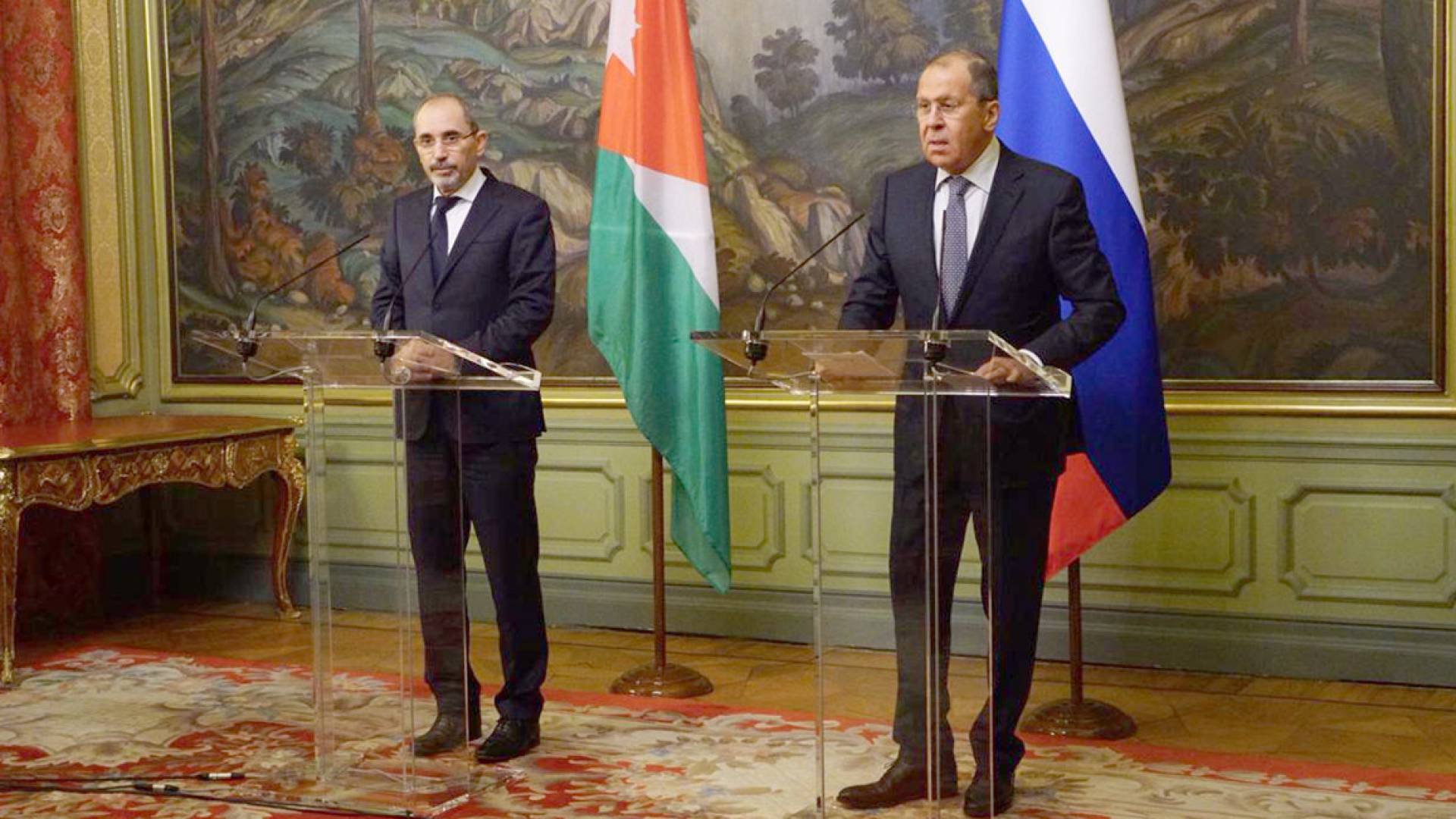 الصفدي يؤكد لوزير الخارجية الروسي وقوف الأردن إلى جانب الشعب السوري في جهود إعادة بناء وطنه