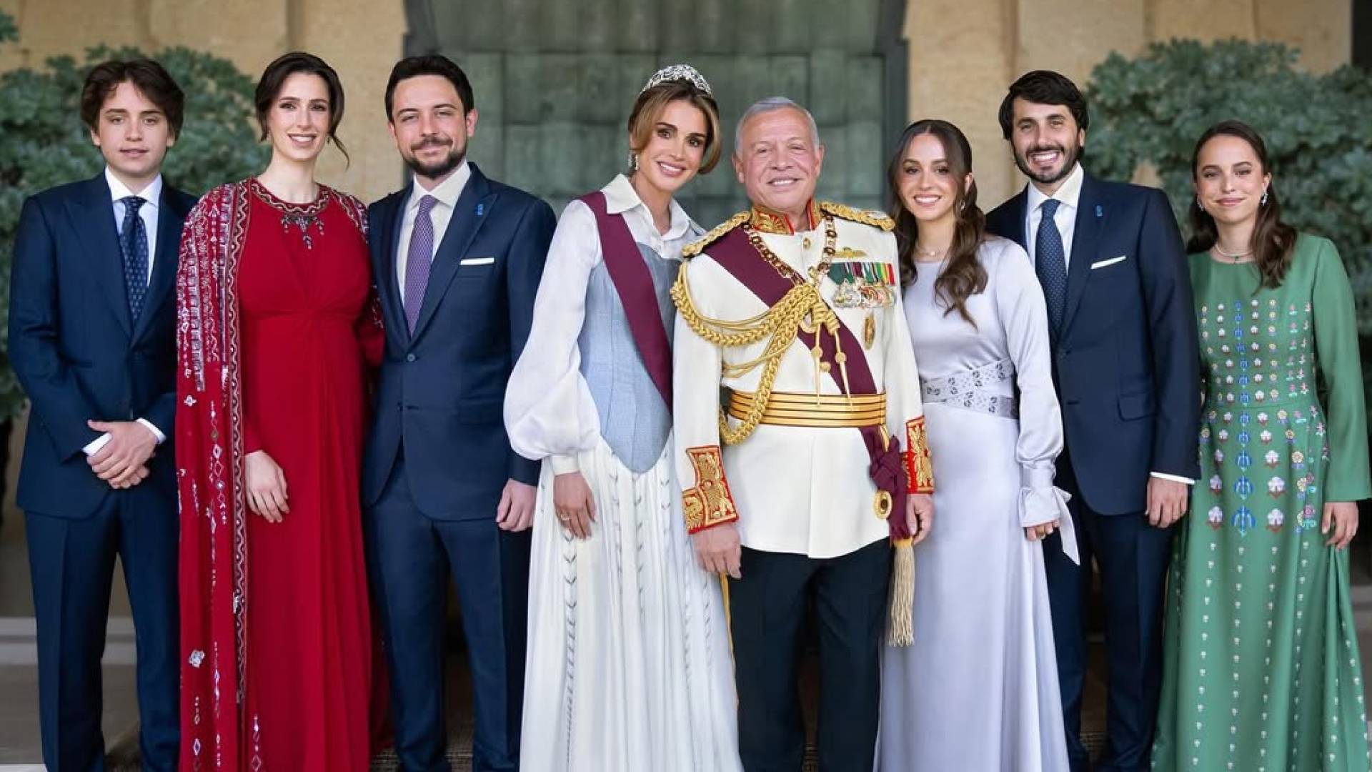 الملكة رانيا: "نستقبل عاما جديدا على أمل أن تضيء أيامه القلوب بالسلام".. فيديو