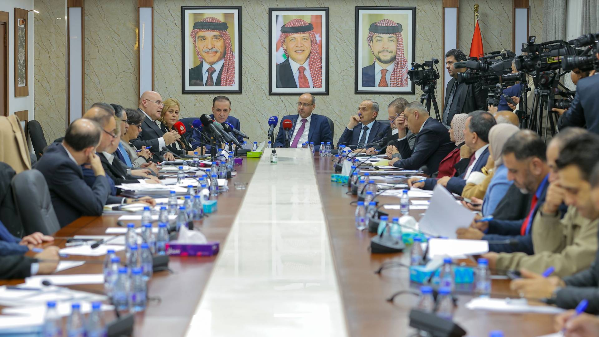 اللجنة المالية النيابية