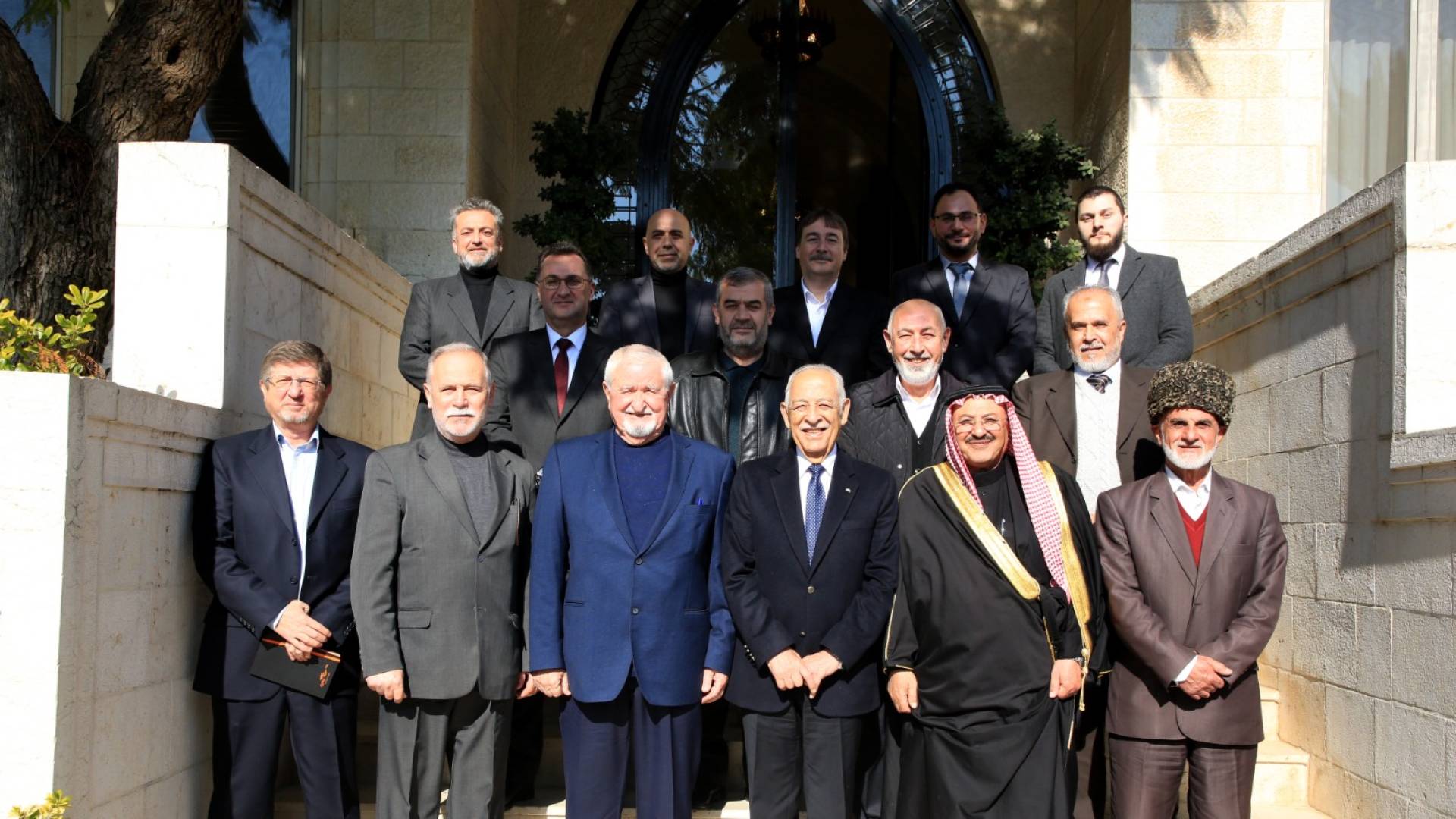 رئيس الديوان الملكي الهاشمي لدى استقباله فعاليات شعبية