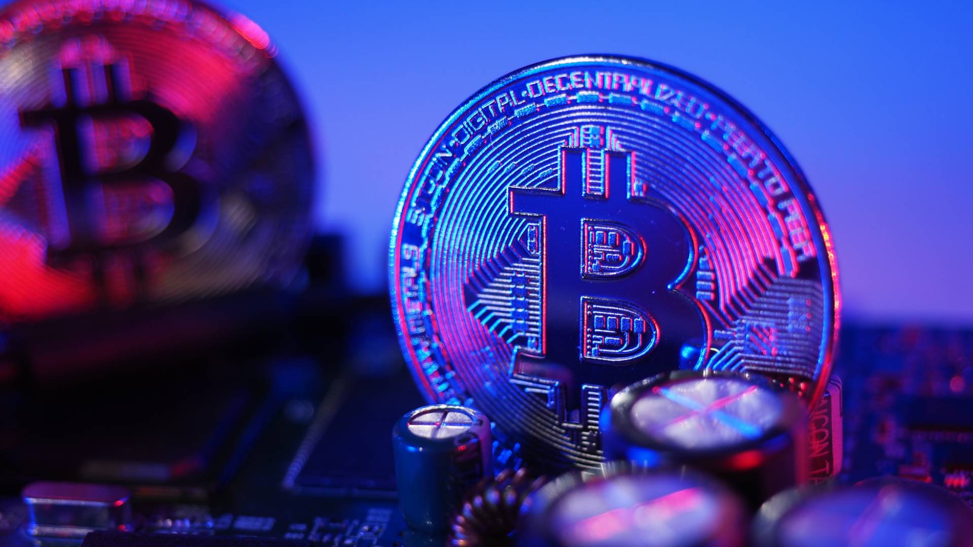 صورة تعبر عن عملة "بتكوين" المشفرة