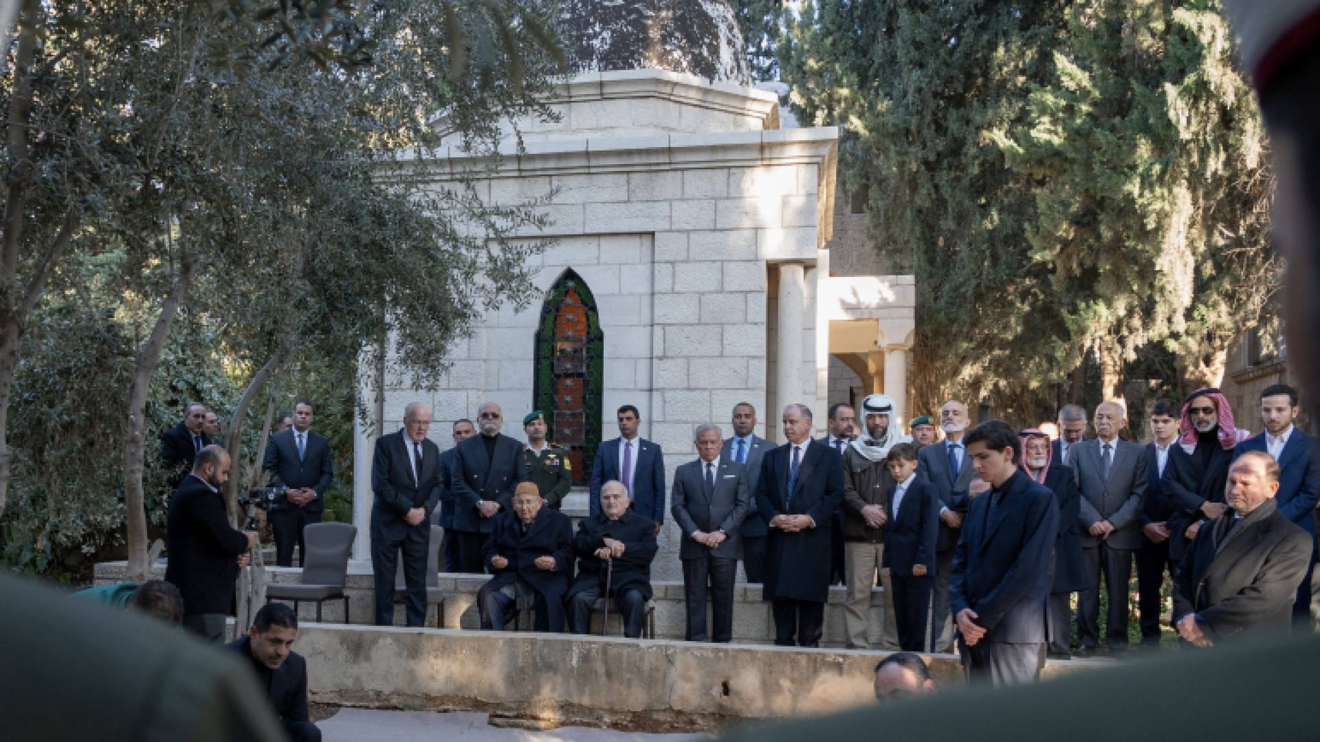 الملك يشارك في تشييع جثمان الأميرة ماجدة رعد