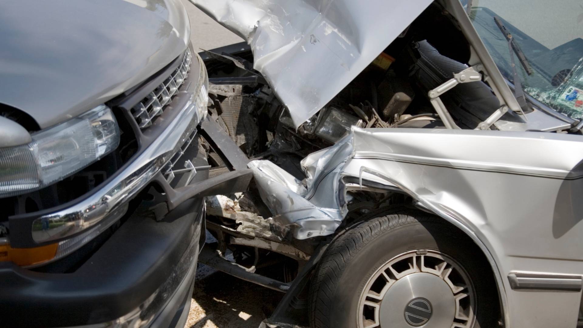 حادث تصادم بين مركبتين