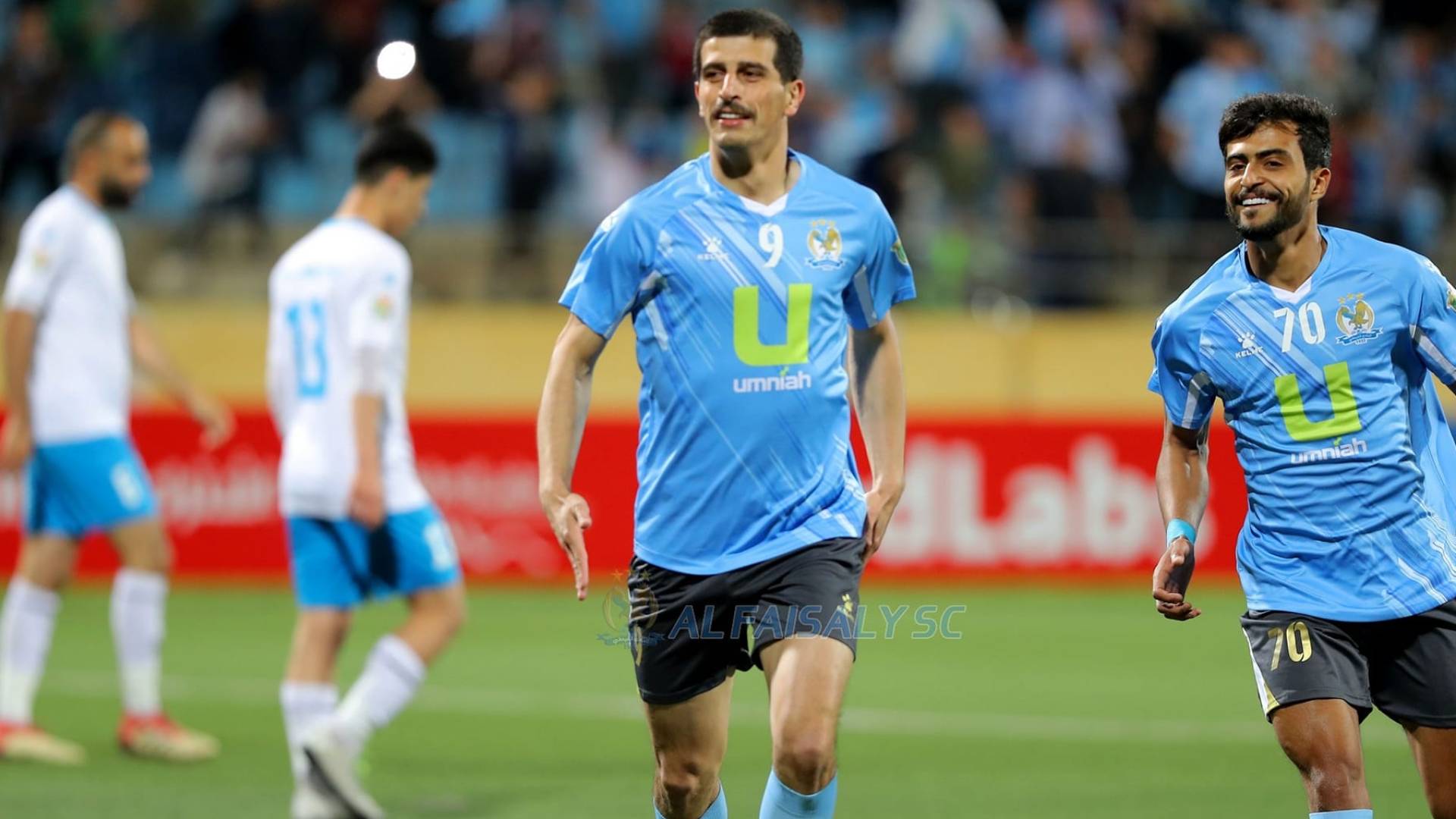 محمد العكش يحتفل بهدف سابق