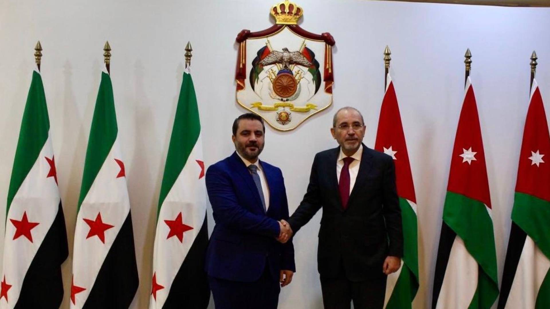 الصفدي يستقبل أول وفد سوري رفيع المستوى في عمان بعد سقوط الأسد