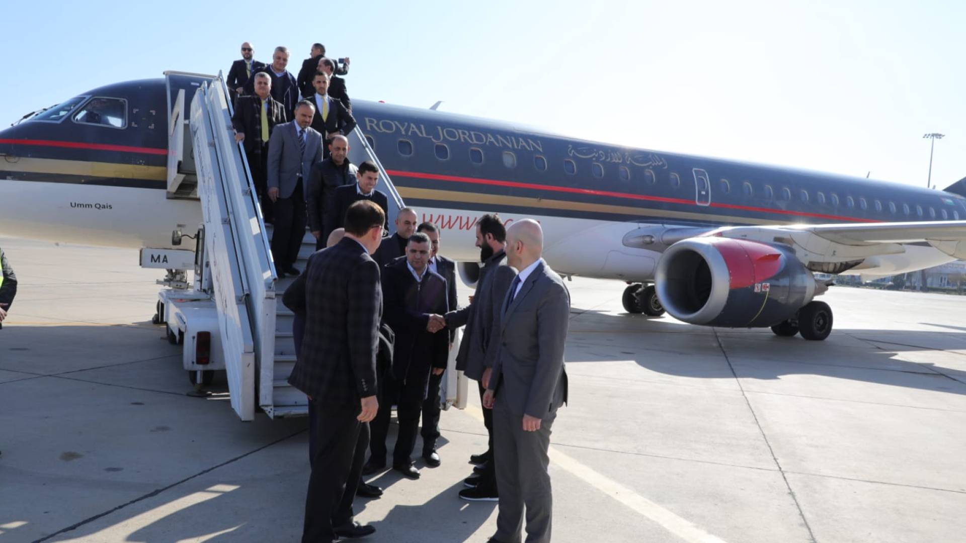 الطائرة تحط في مطار دمشق الدولي